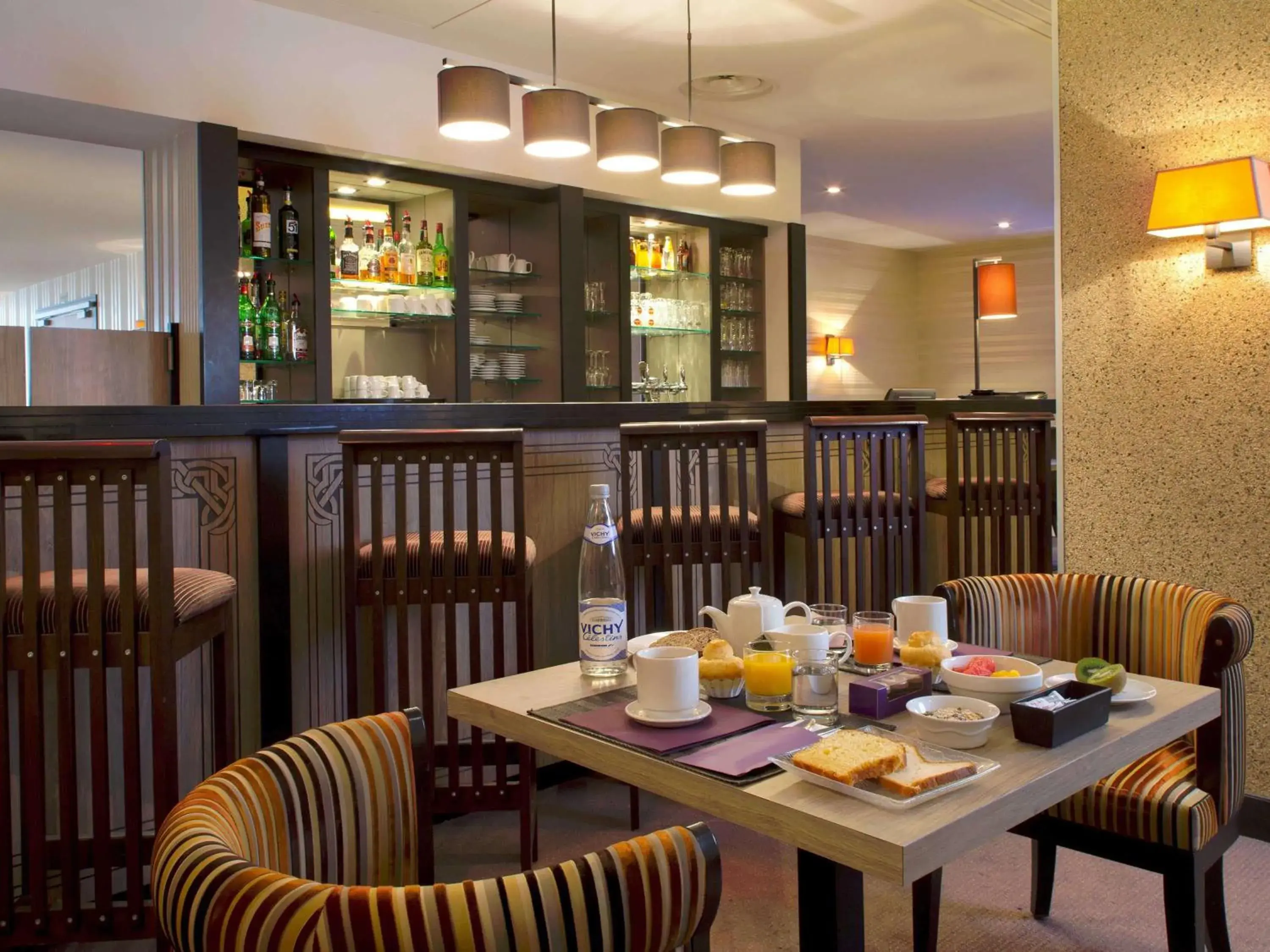 Lounge or bar, Restaurant/Places to Eat in Hotel Mercure Vichy Thermalia