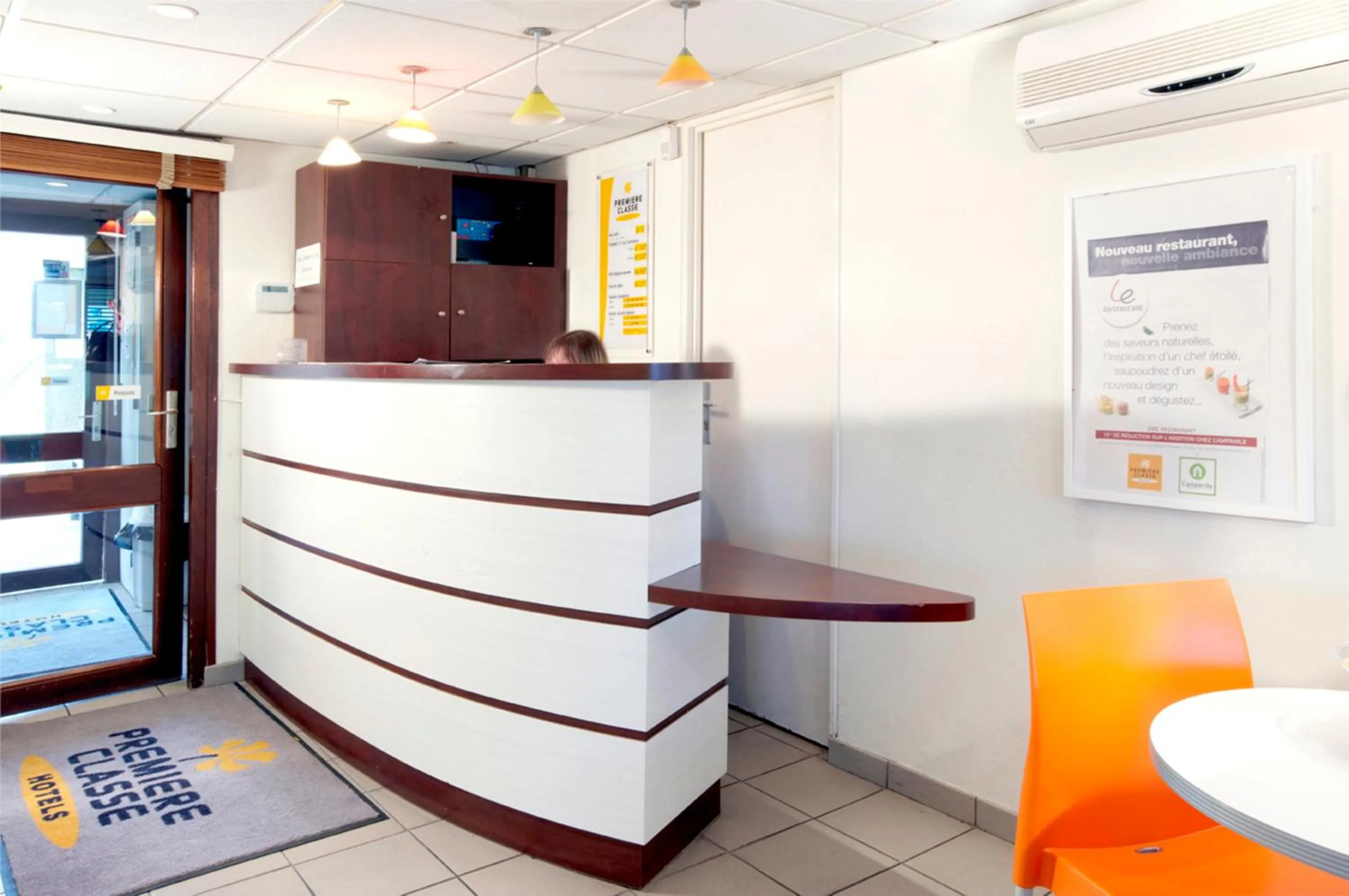 Lobby or reception in Premiere Classe Dunkerque Est Armbouts Cappel