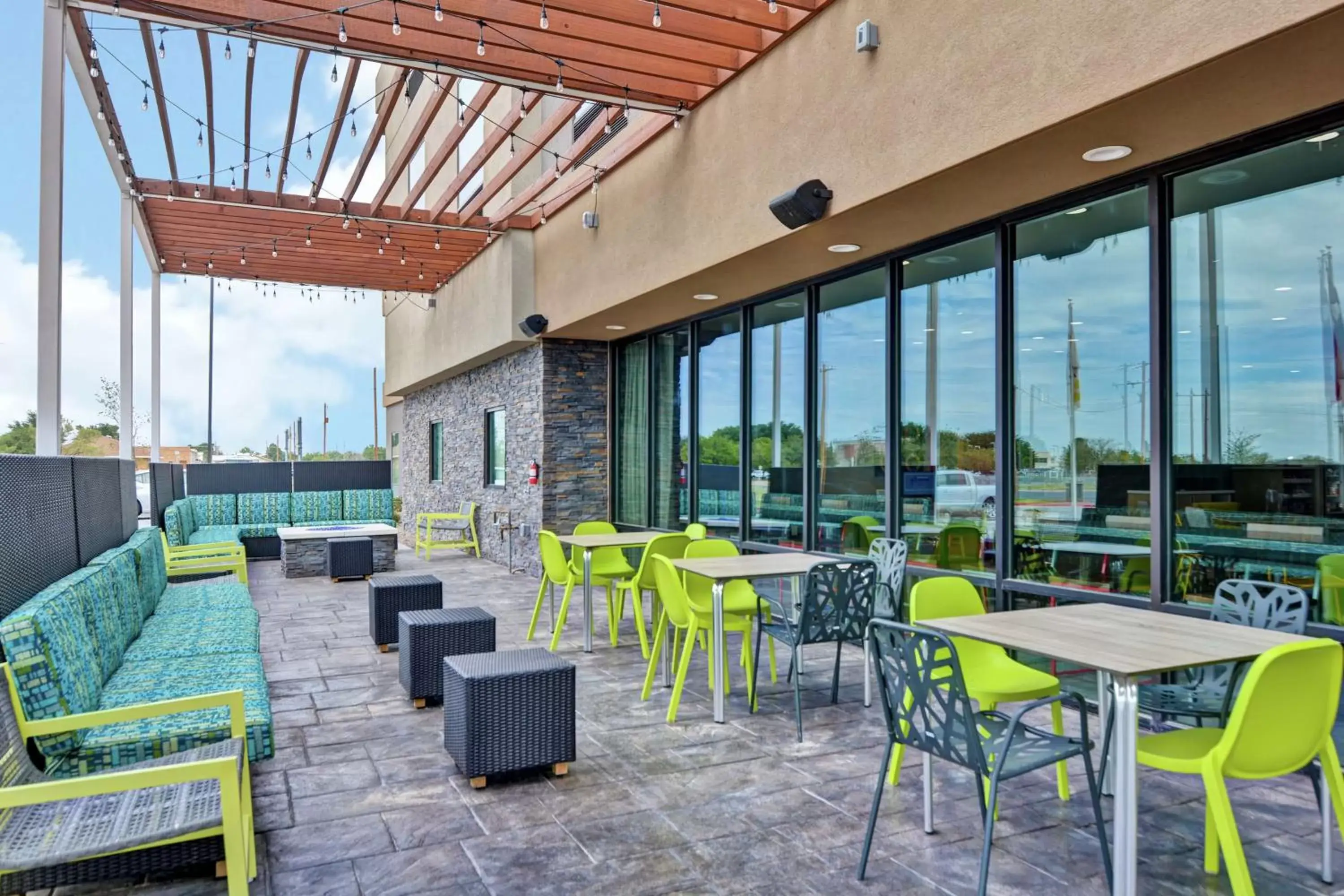 Patio, Restaurant/Places to Eat in Home2 Suites By Hilton Pecos Tx