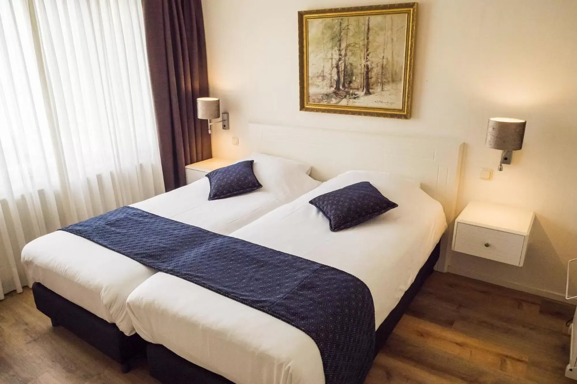 Twin Room with Bath Tub and Shower - Disability Access in Best Western Hotel Slenaken