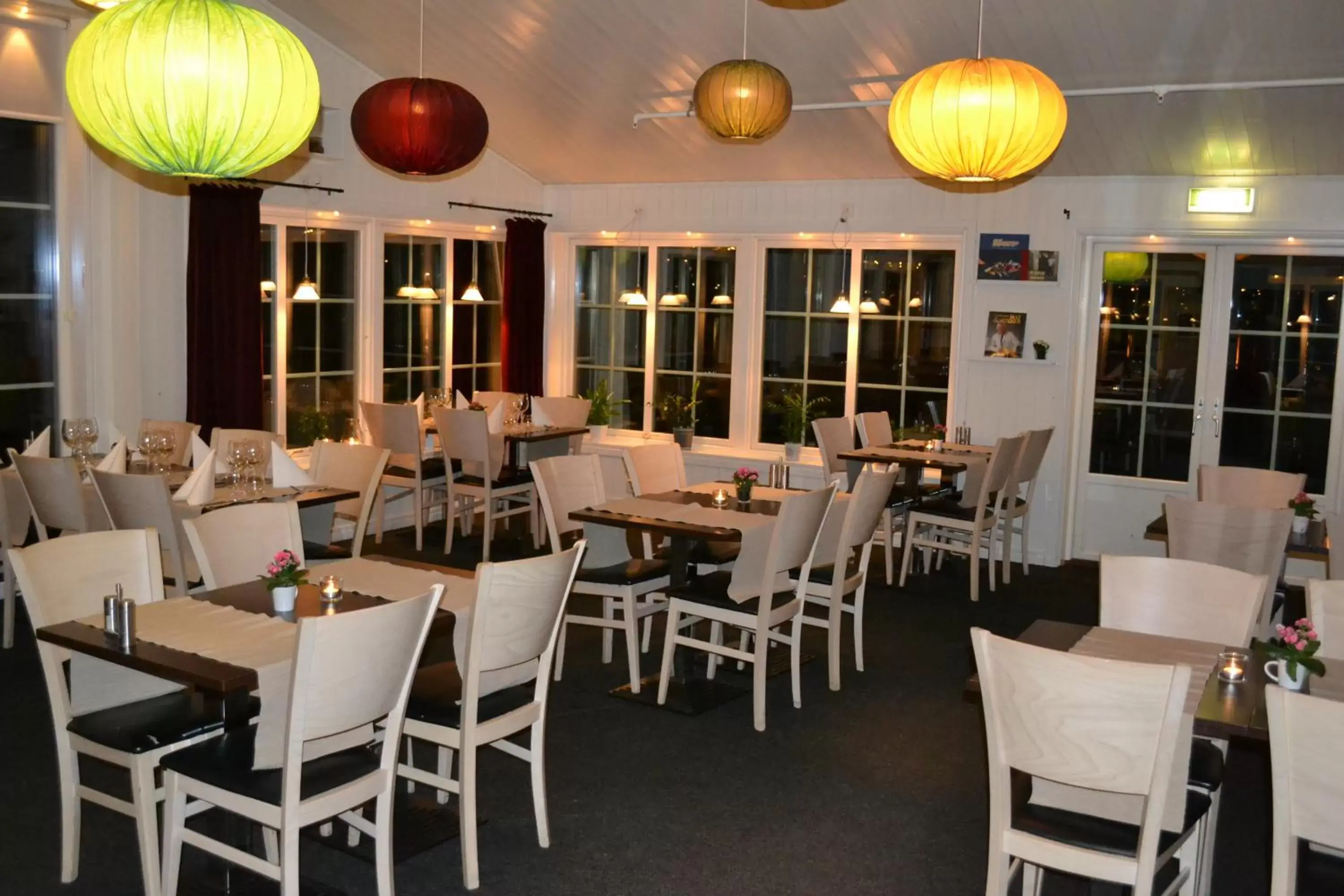 Food and drinks, Restaurant/Places to Eat in Hotell Nostalgi