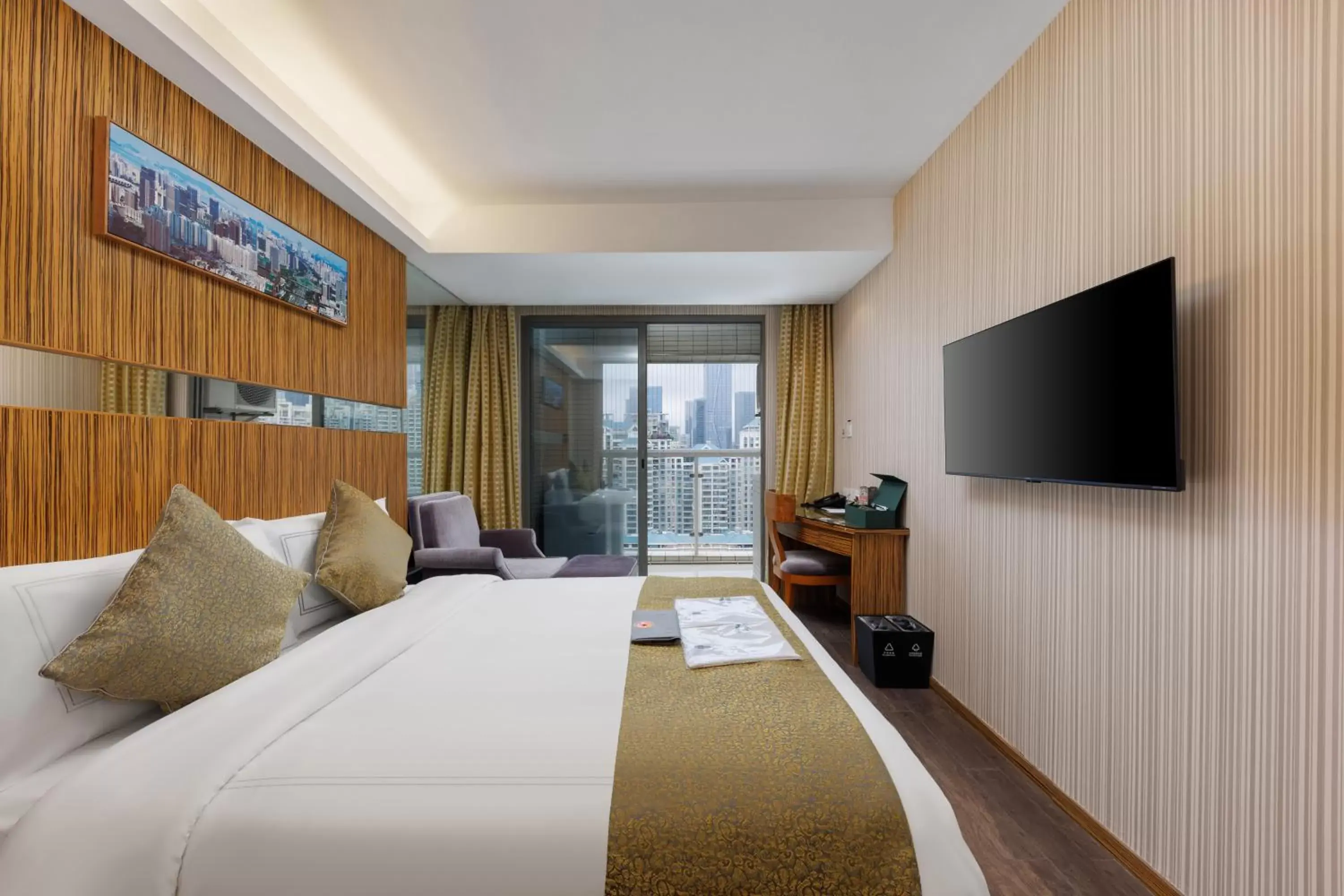 Bedroom, Bed in Sunflower Hotel & Residence, Shenzhen