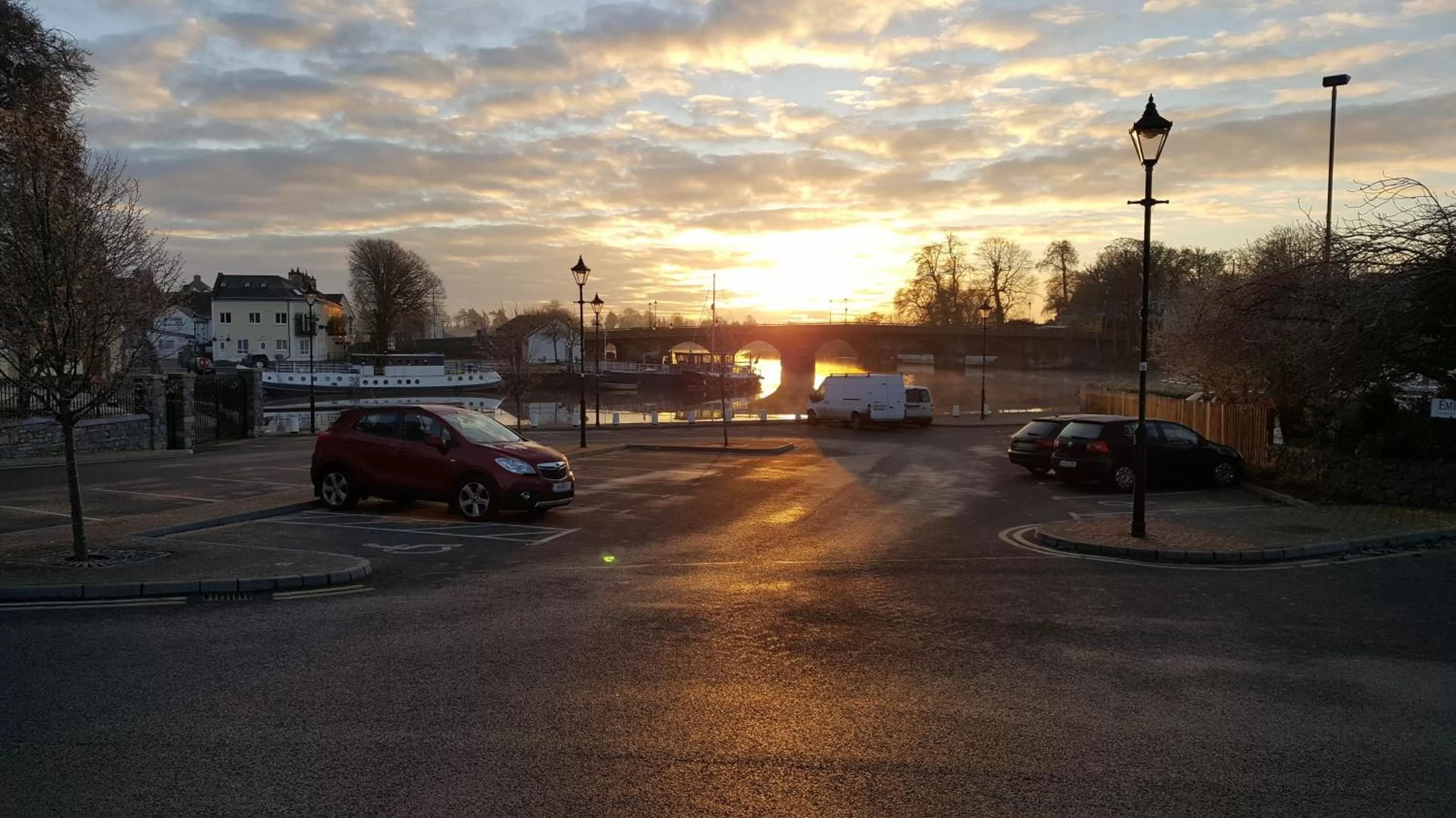 Cycling in Ridge-Rock Accommodation
