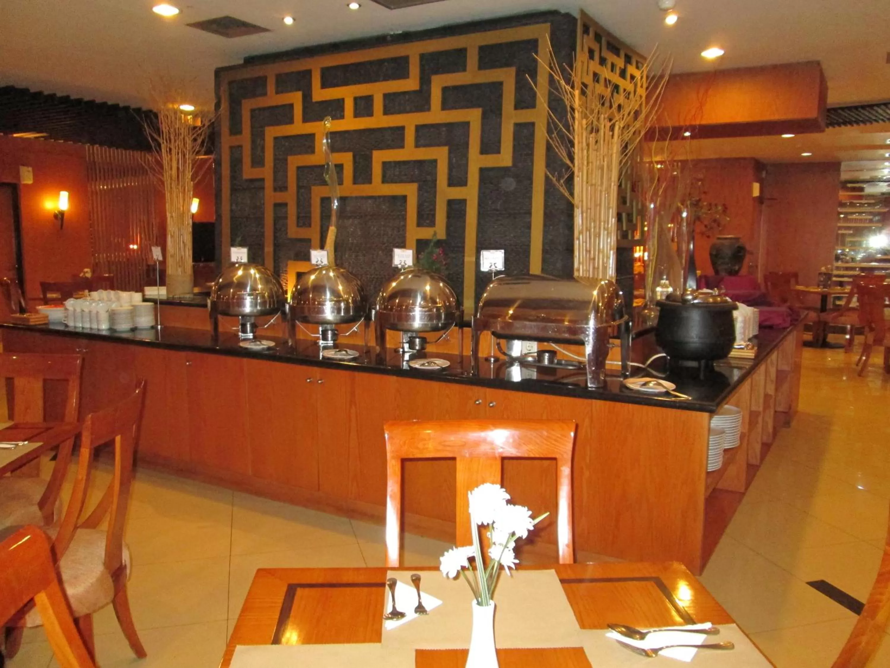 Restaurant/places to eat in Grand Pasundan Convention Hotel