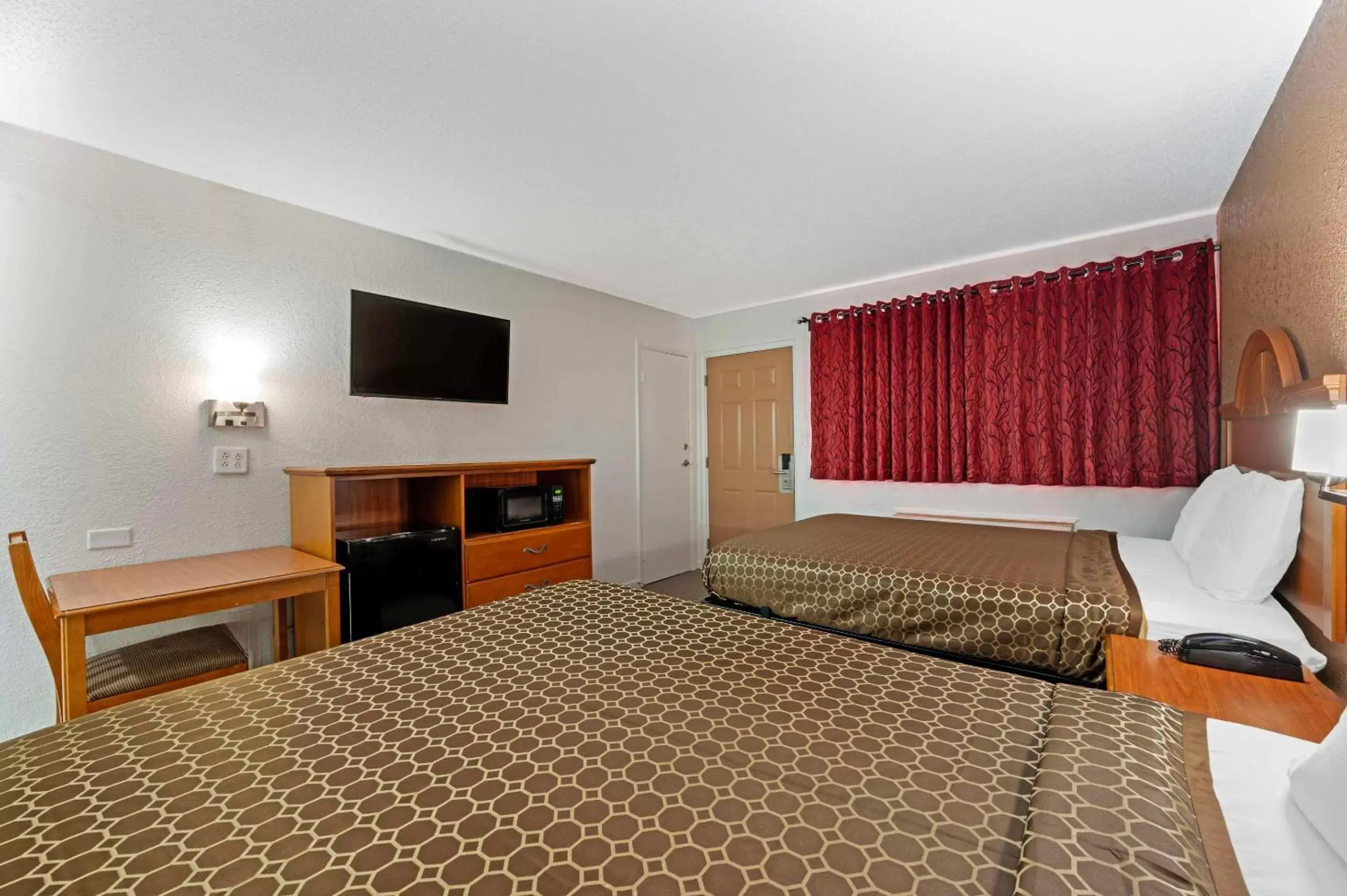 Bedroom, Bed in Rodeway Inn Terre Haute