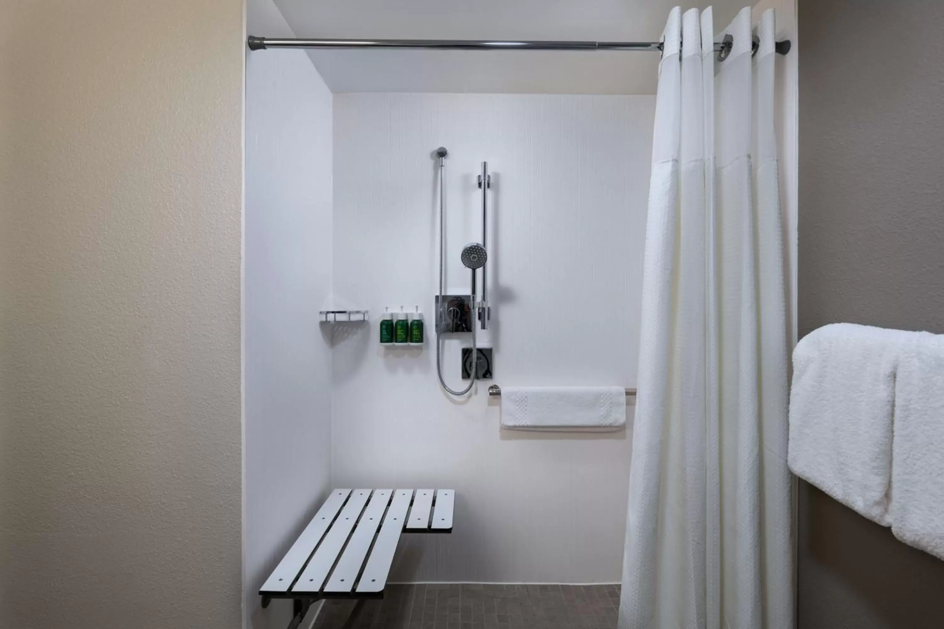 Bathroom in Courtyard by Marriott San Antonio Downtown