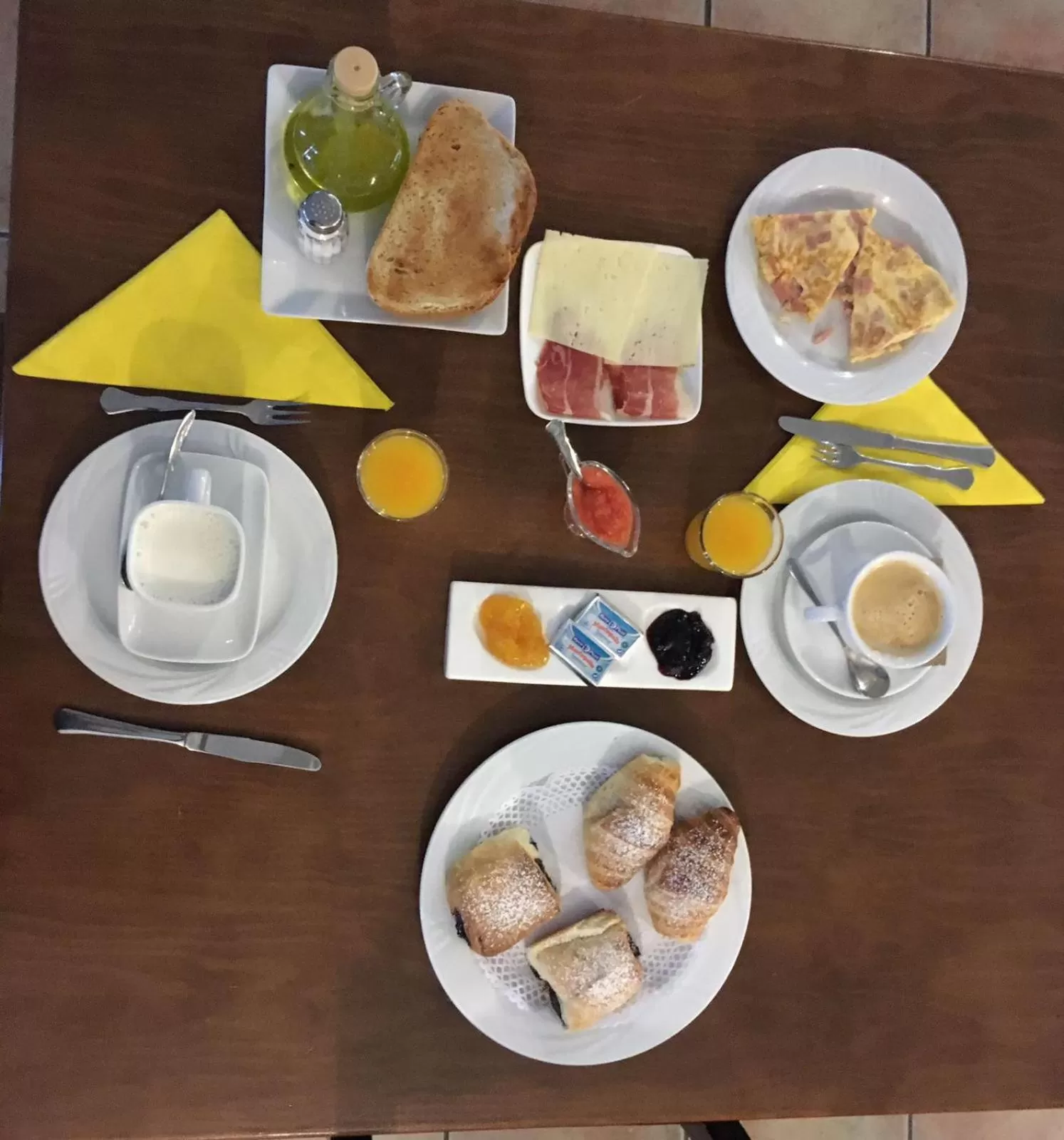 Continental breakfast in Hotel Rural Xerete