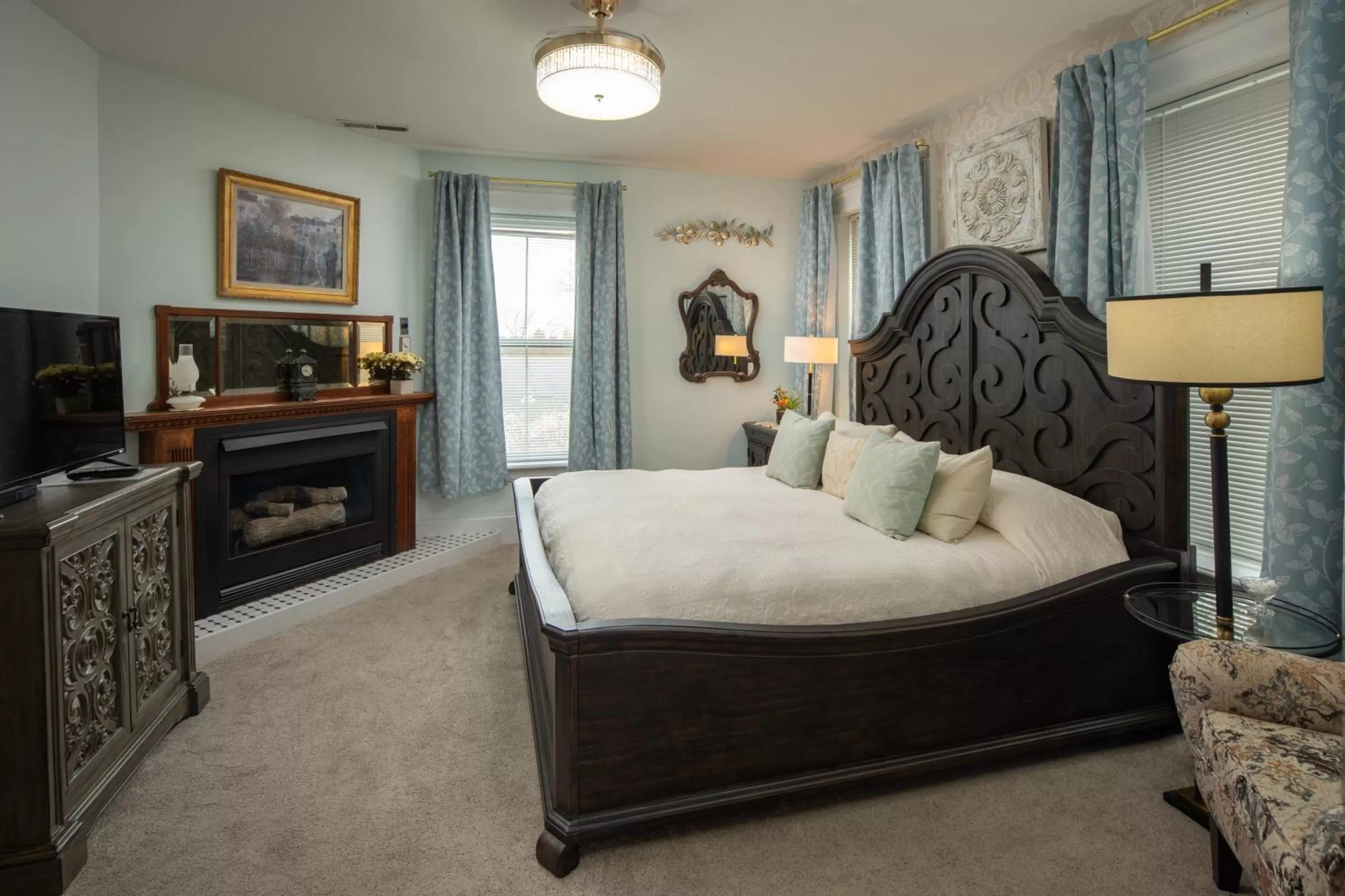 Bed in Cloran Mansion Bed & Breakfast