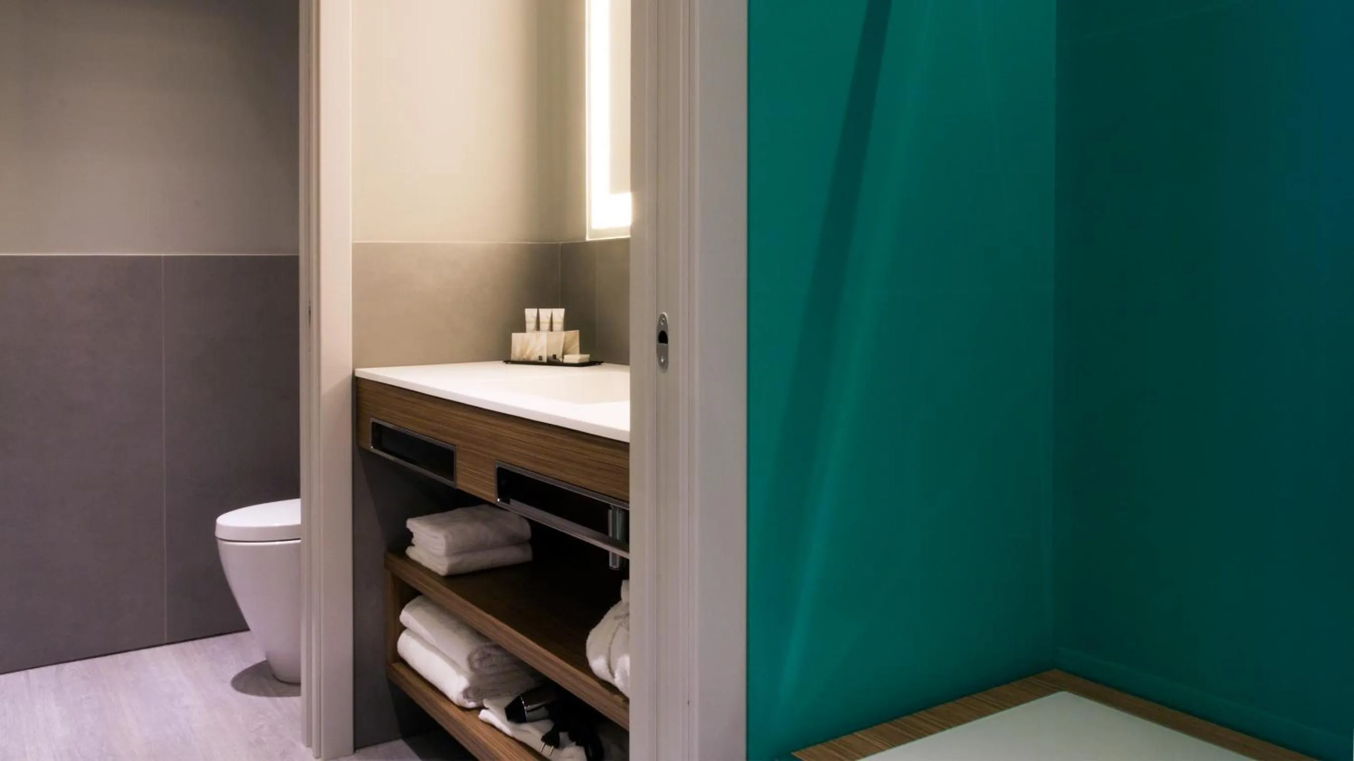 Toilet in G Hotel Pescara