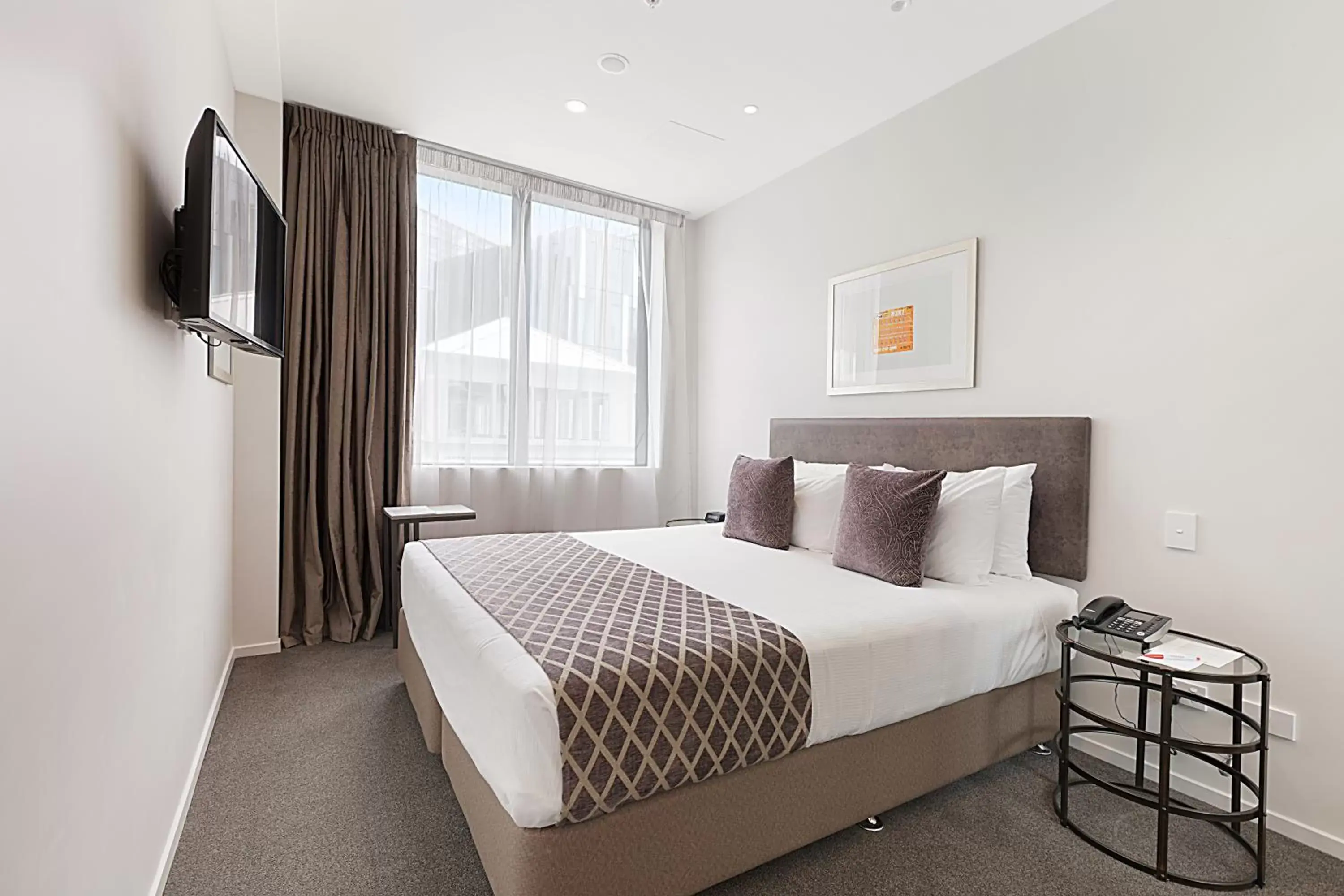 Bed in Ramada Suites Victoria Street West