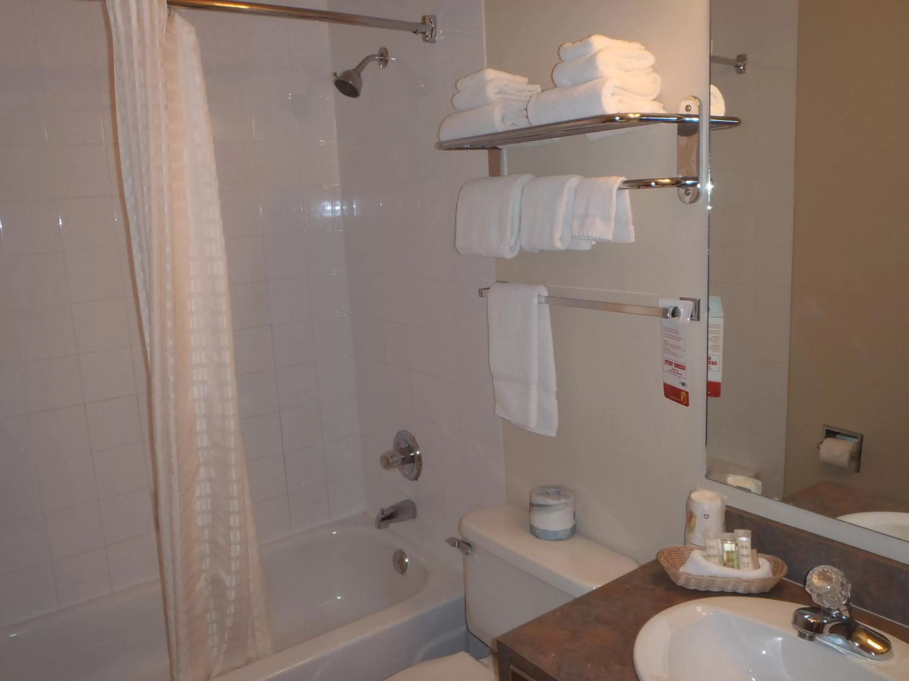 Bathroom in Super 8 by Wyndham Pincher Creek AB