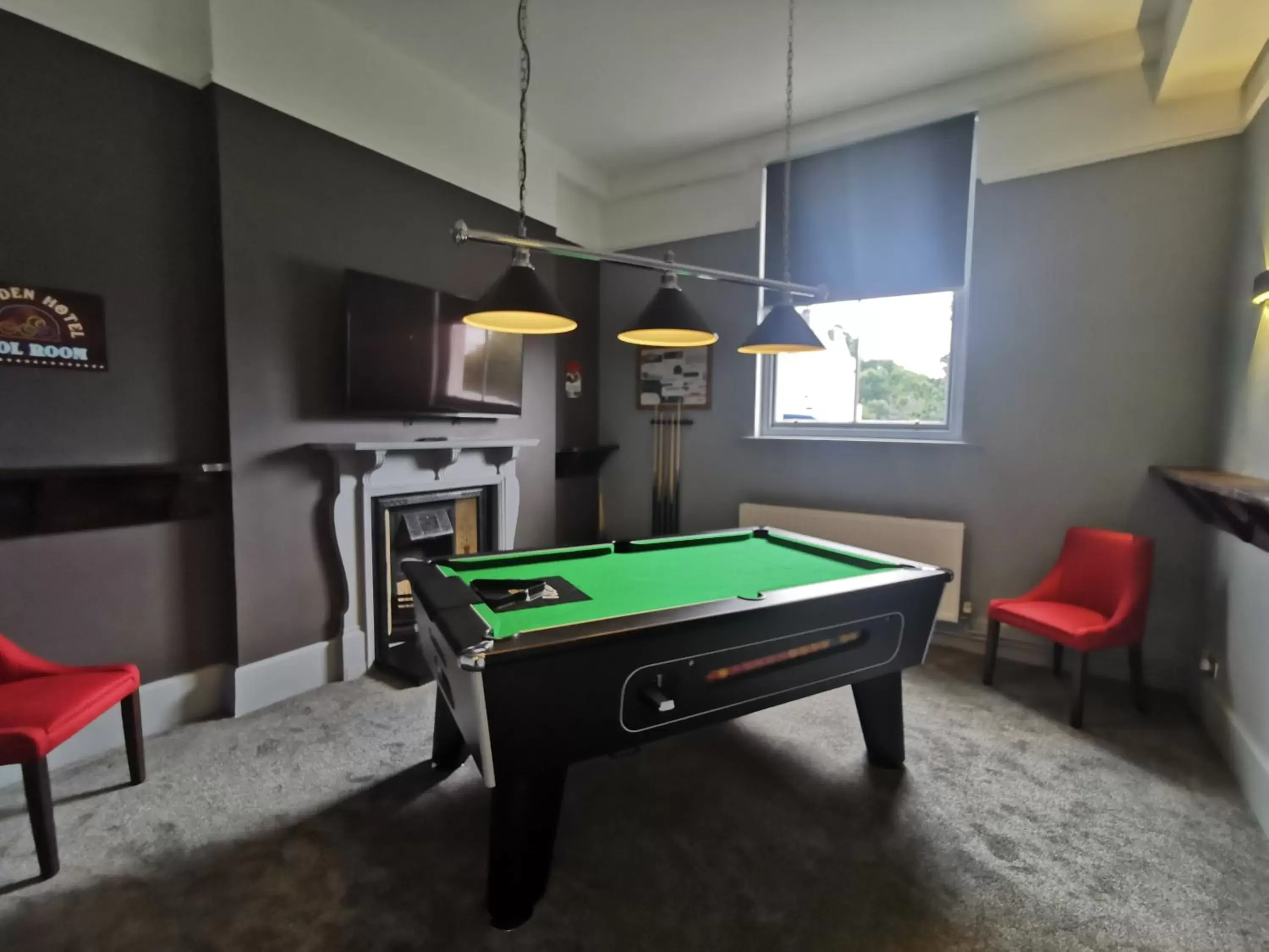 Game Room, Billiards in Cliffden Hotel