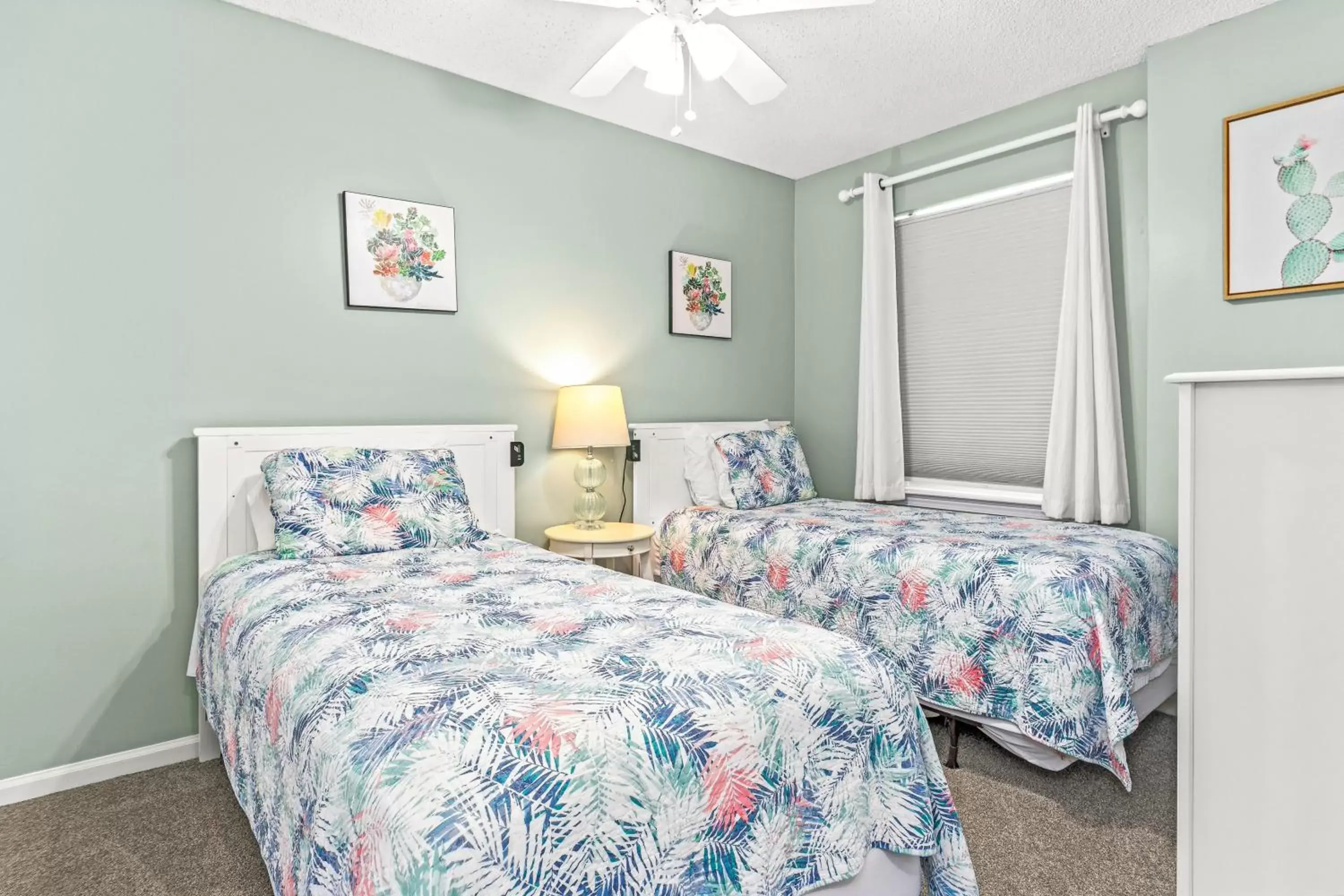 Bedroom, Bed in Tradewinds Unit 406