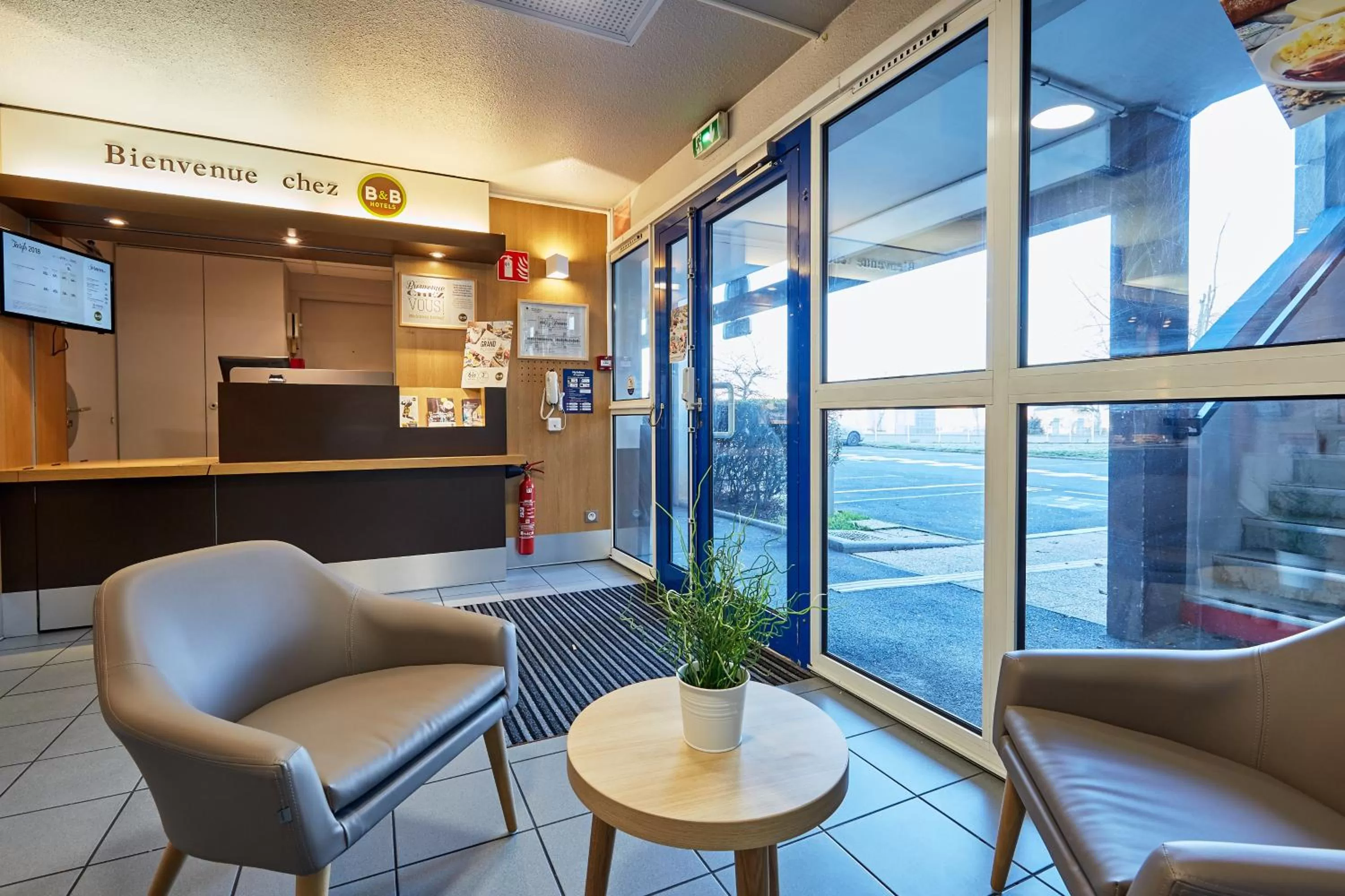 Lobby or reception in B&B HOTEL CAEN Sud