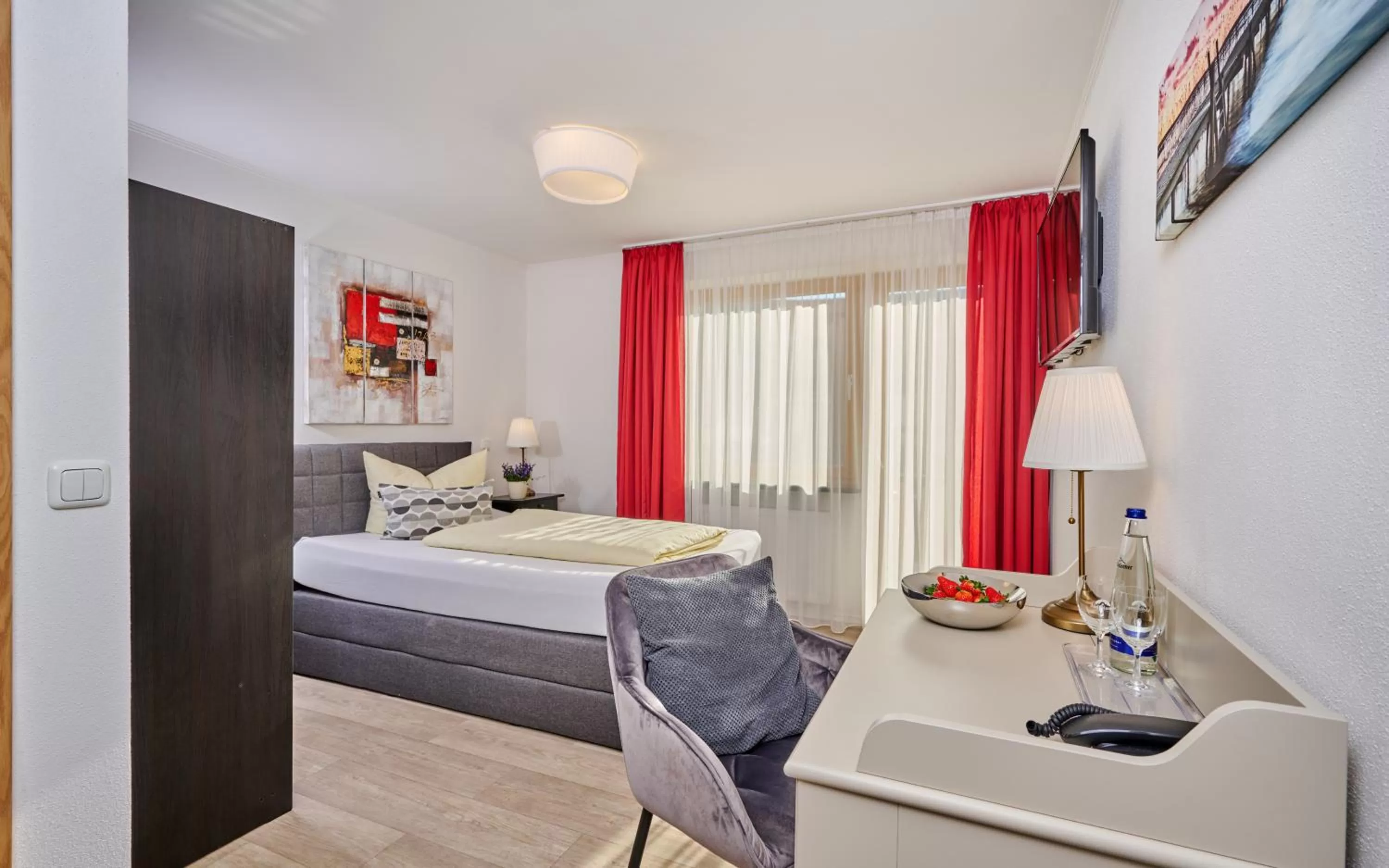 Bed in Hotel Restaurant Zum Goldenen Anker mit Hallenbad & Wellnessbereich