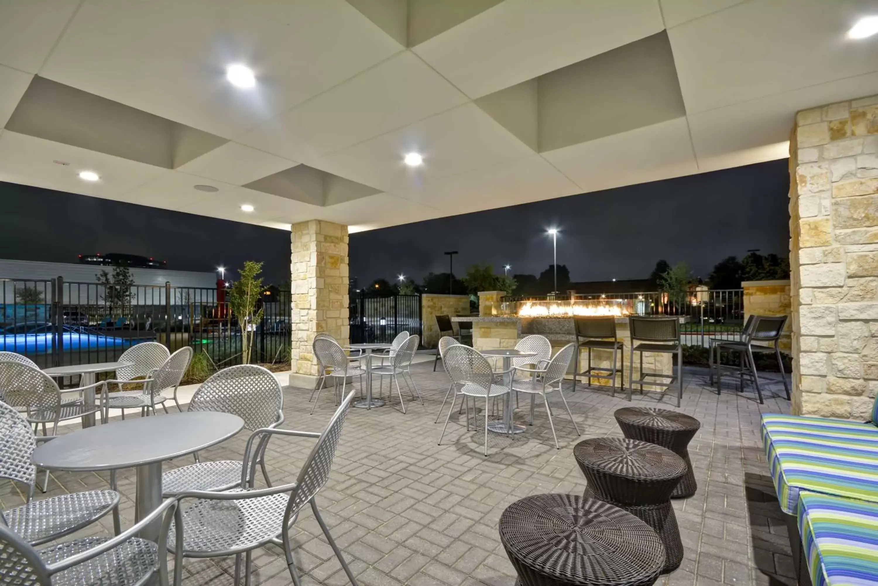 Property building, Restaurant/Places to Eat in Home2 Suites By Hilton Dallas Addison