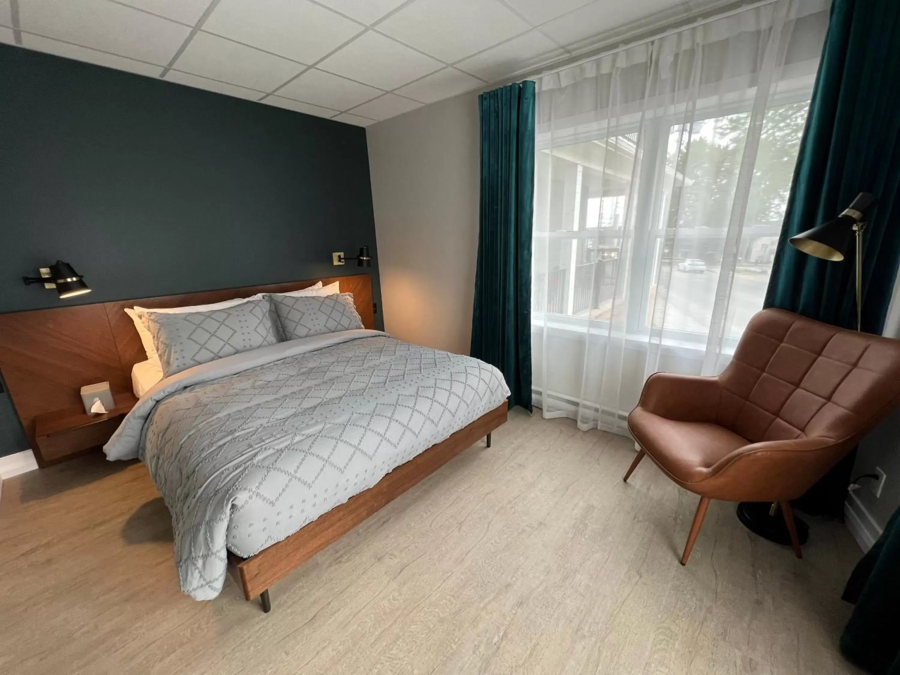 Standard Queen Room with Two Queen Beds in Square Victoria Maison Hôtelière Standard Queen Room with Two Queen Beds in Square Victoria Maison Hôtelière