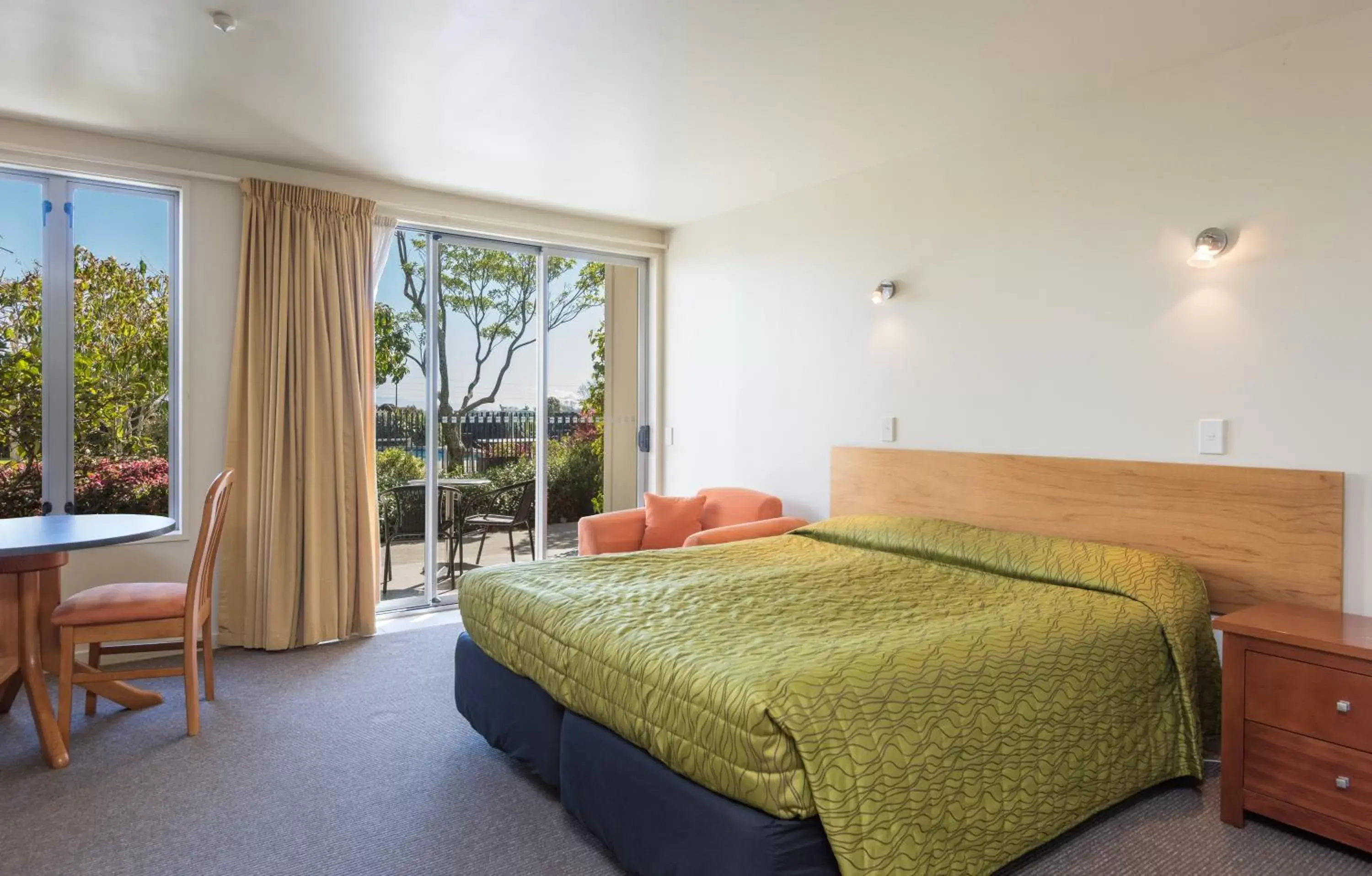 Bedroom, Bed in Parkside Motel