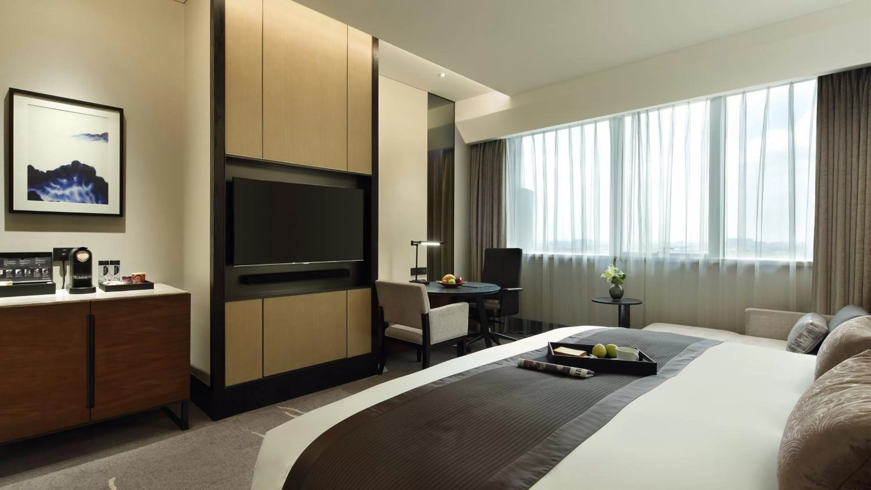 Photo of the whole room, Bed in InterContinental Shanghai Hongqiao NECC by IHG