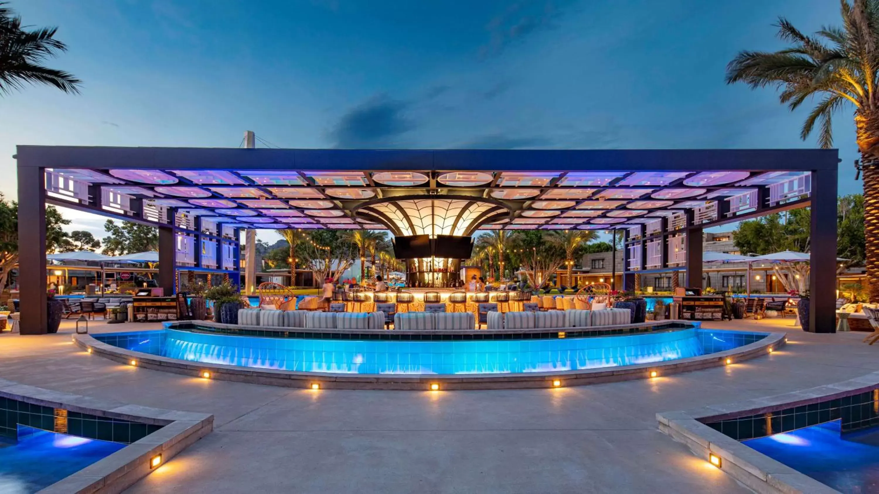 Lounge or bar, Swimming Pool in Arizona Biltmore A Waldorf Astoria Resort