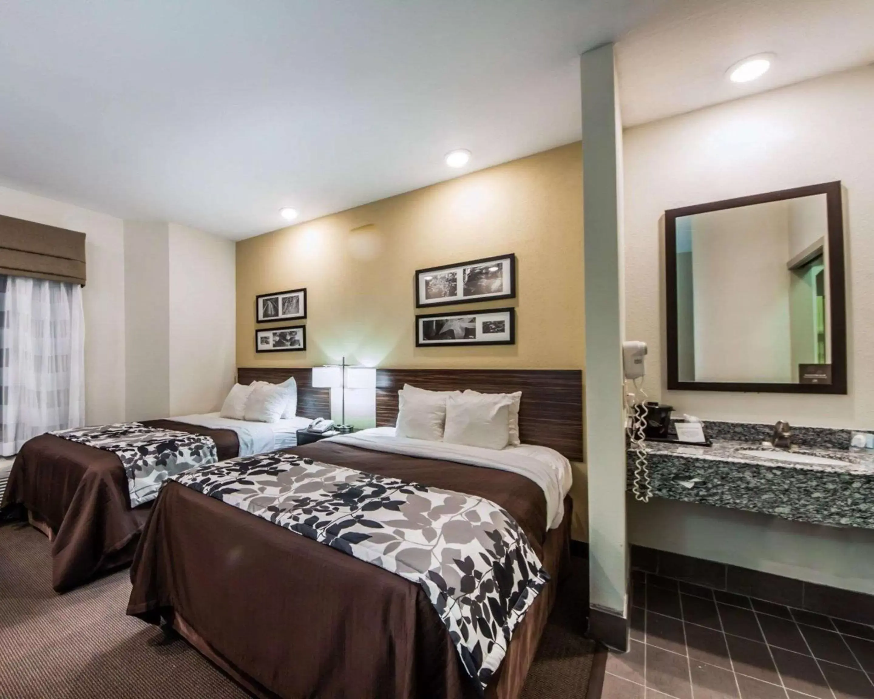 Photo of the whole room, Bed in Sleep Inn & Suites Guthrie - Edmond North