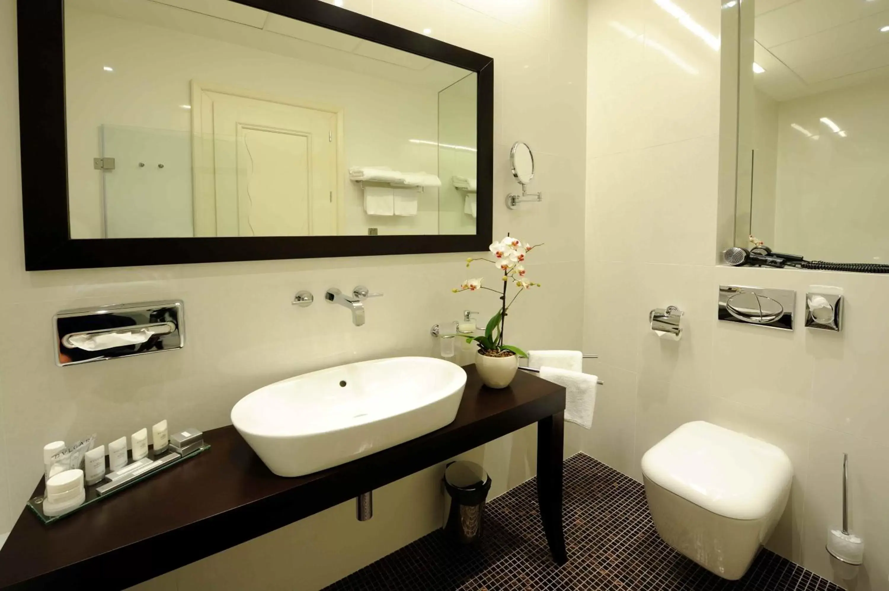 Bathroom in Roset Hotel & Residence