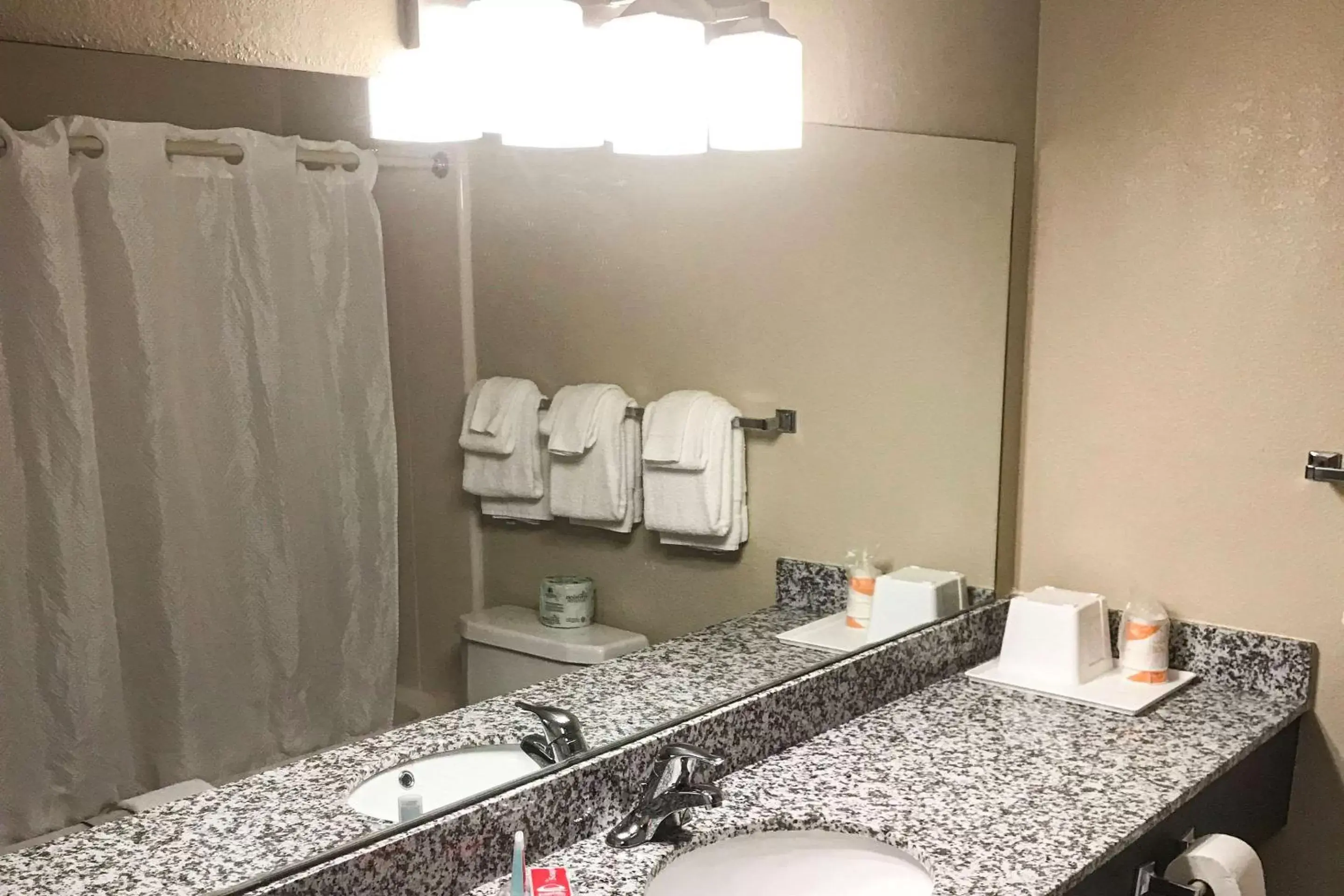 Bathroom in Econo Lodge Mifflintown