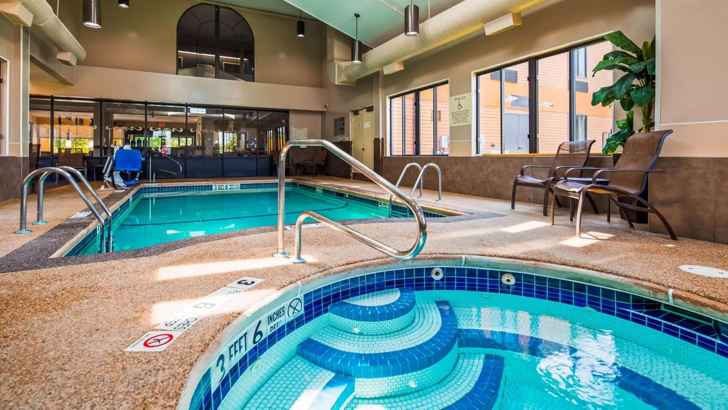 On site, Swimming Pool in Best Western Dunkirk & Fredonia Inn