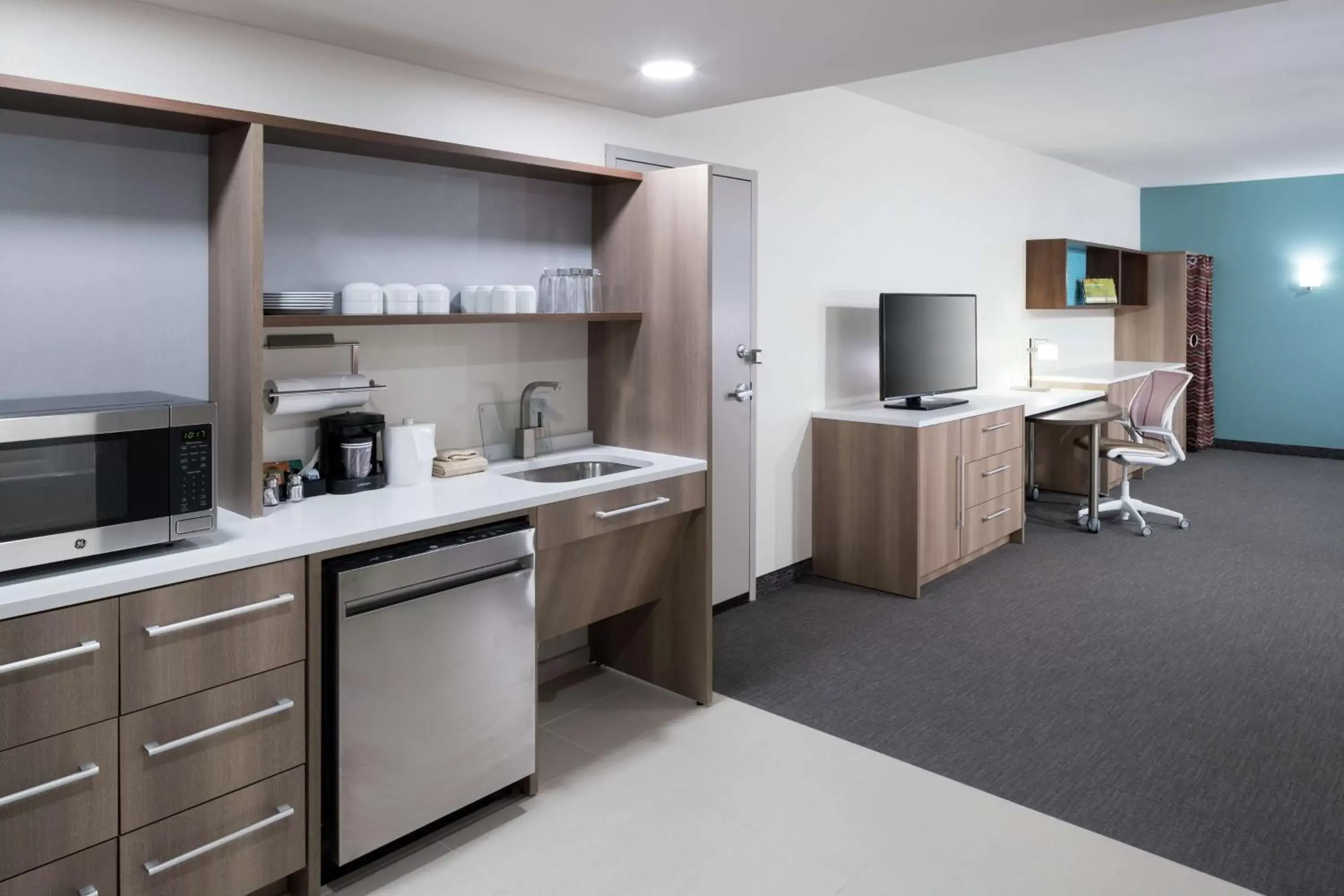 Bedroom, Kitchen/Kitchenette in Home2 Suites By Hilton Jacksonville Airport