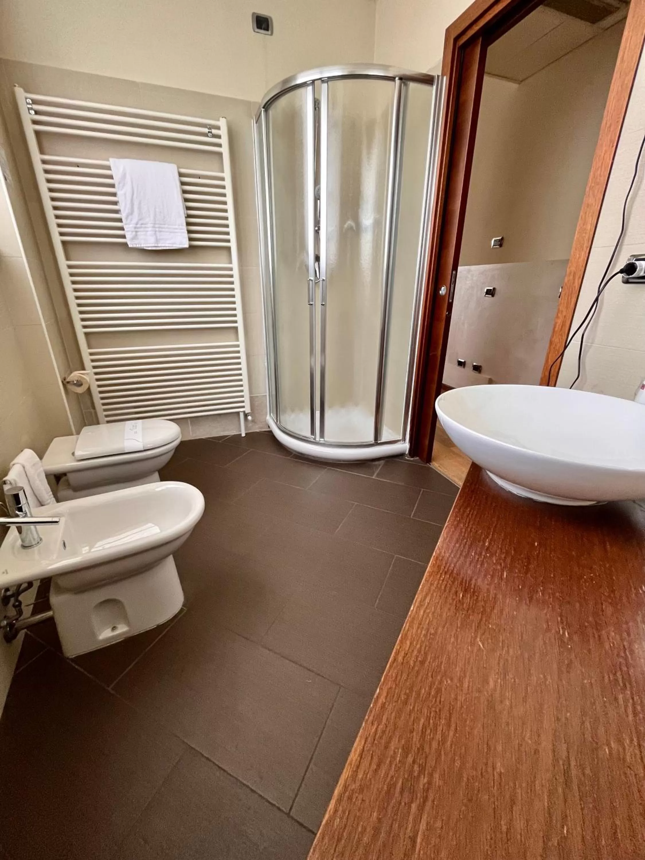 Shower in Hotel Lovere Resort & Spa