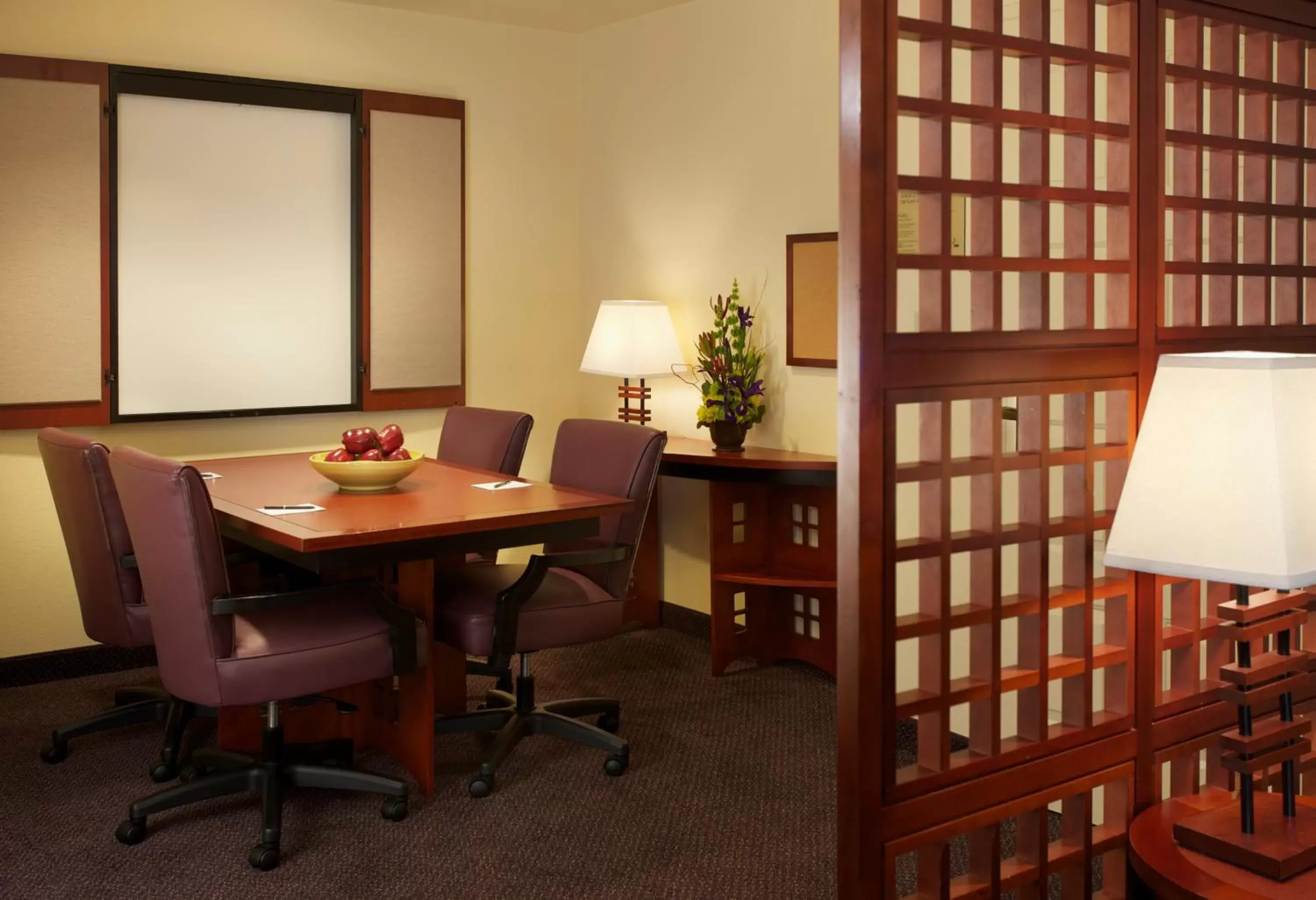 Dining area in Larkspur Landing Roseville-An All-Suite Hotel