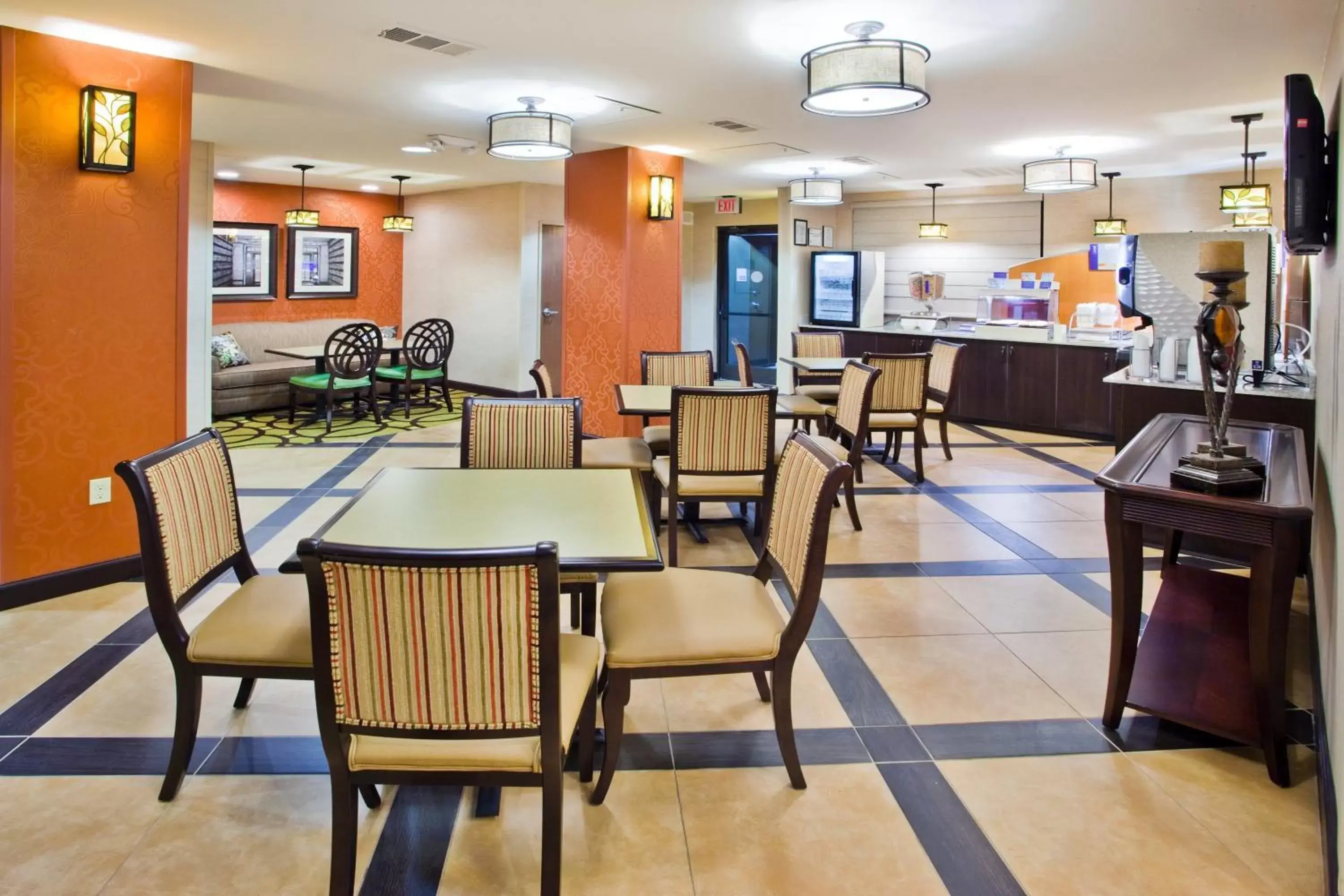 Restaurant/Places to Eat in Holiday Inn Express Peachtree Corners-Norcross, an IHG Hotel