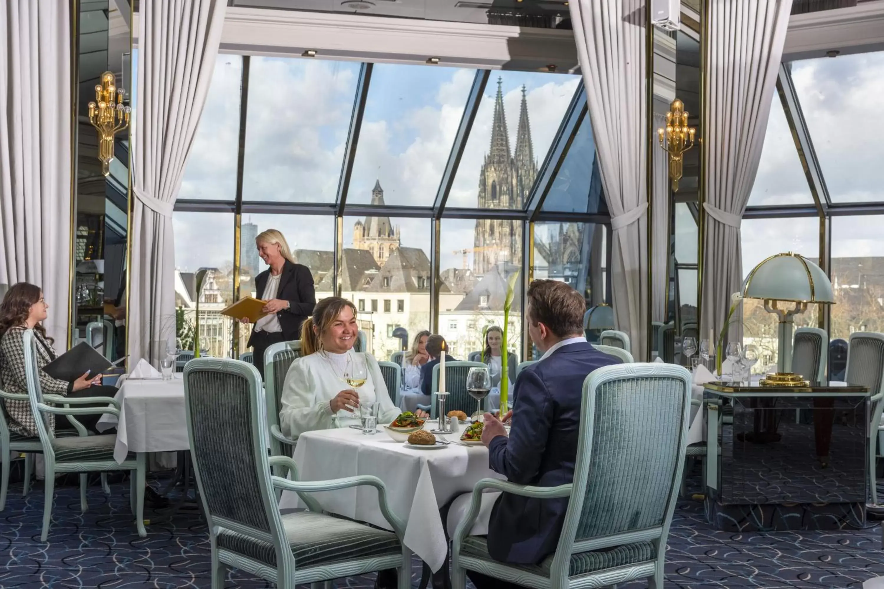 Restaurant/places to eat in Maritim Hotel Köln