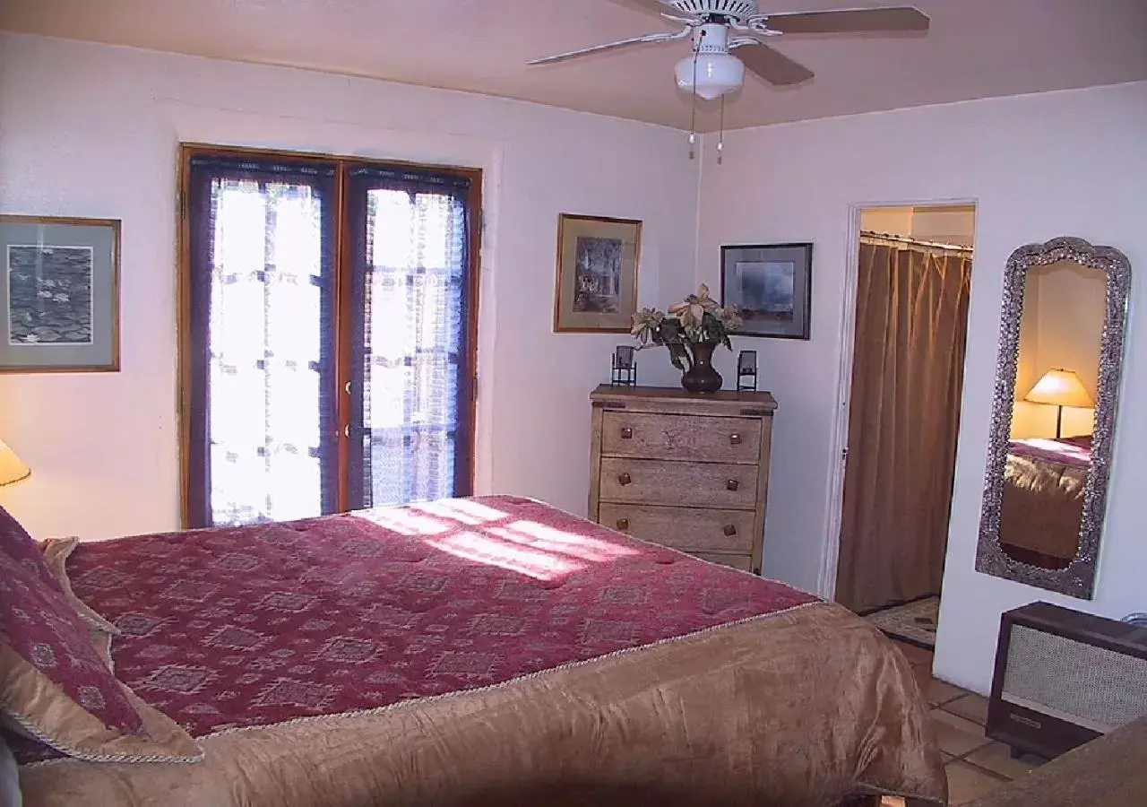 Deluxe Efficiency Queen Suite, Sofa Bed, Living Room, Non Smoking in Casas de Suenos Old Town Historic Inn, an Ascend Collection Hotel Deluxe Efficiency Queen Suite, Sofa Bed, Living Room, Non Smoking in Casas de Suenos Old Town Historic Inn, an Ascend Collection Hotel