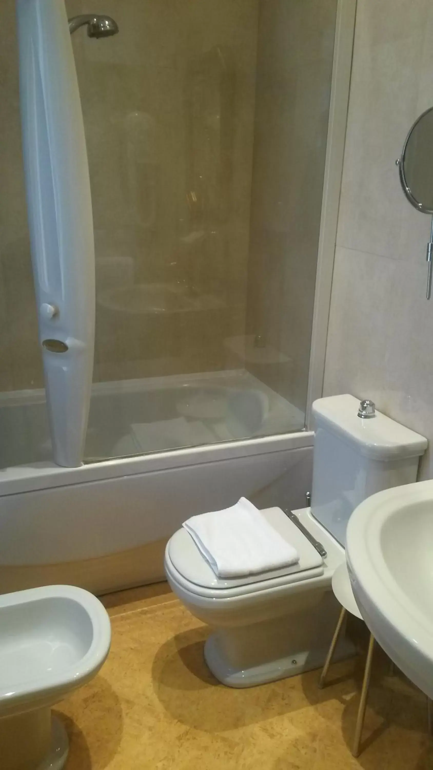 Shower, Bathroom in Locanda Ca' del Brocchi