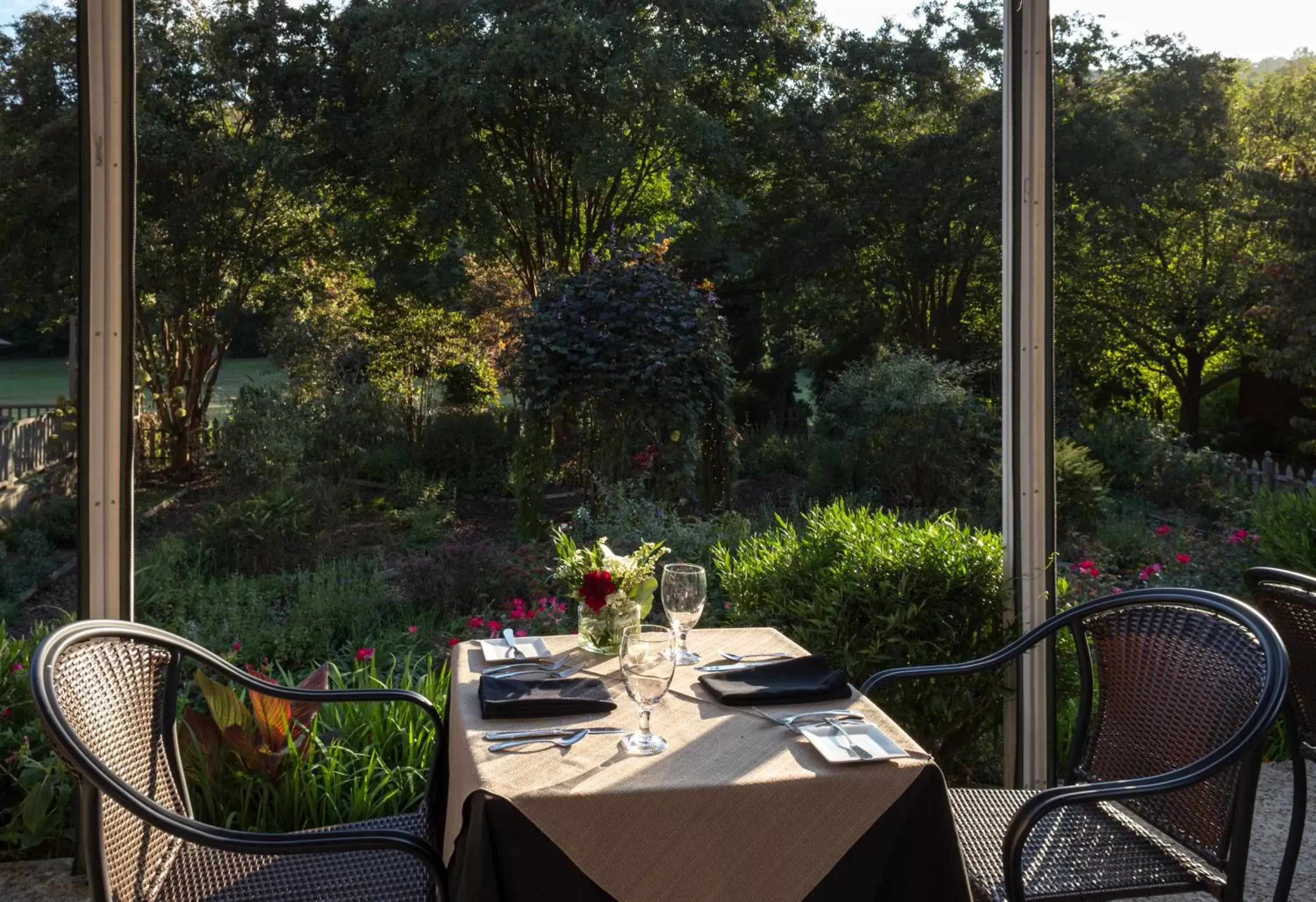 Balcony/Terrace, Restaurant/Places to Eat in Glen-Ella Springs Inn