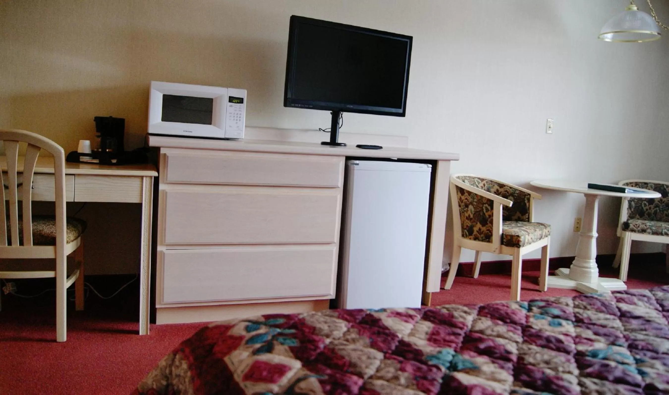 TV and multimedia, Bed in Meadow Court Inn - Ithaca