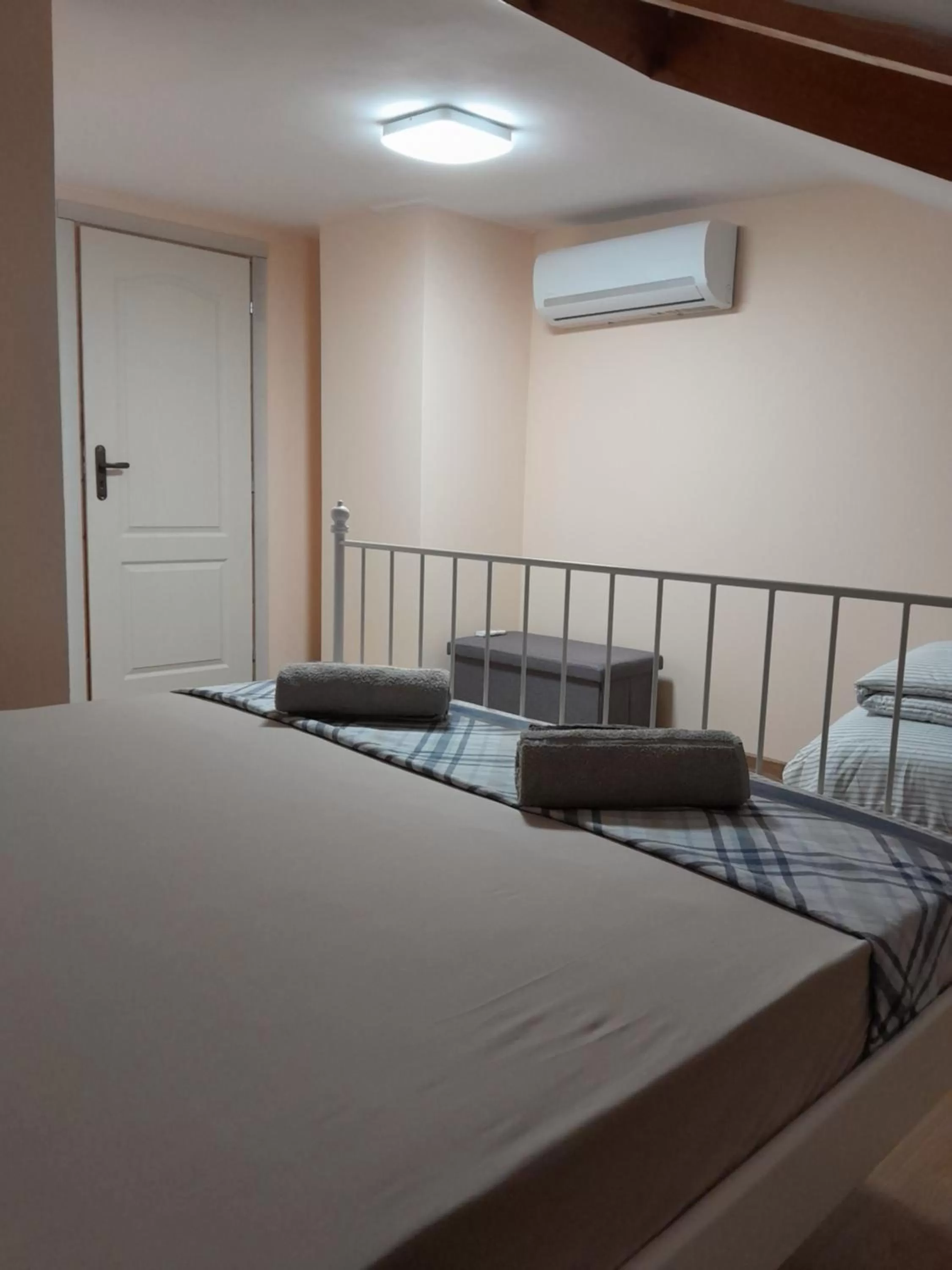 Bed in HANCHO SevenUps - KAPANA Plovdiv Center