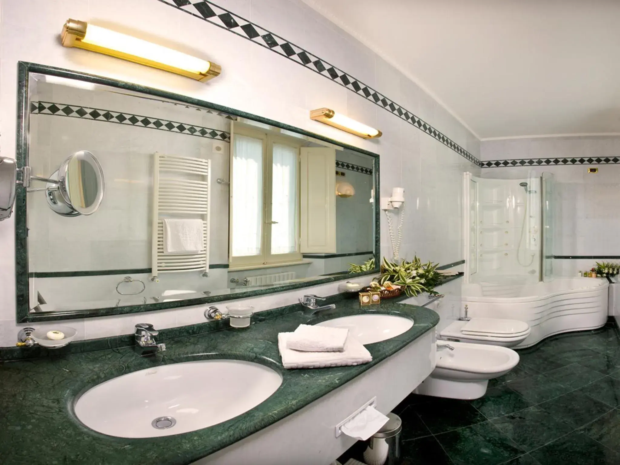 Bathroom in Hotel Vittoria