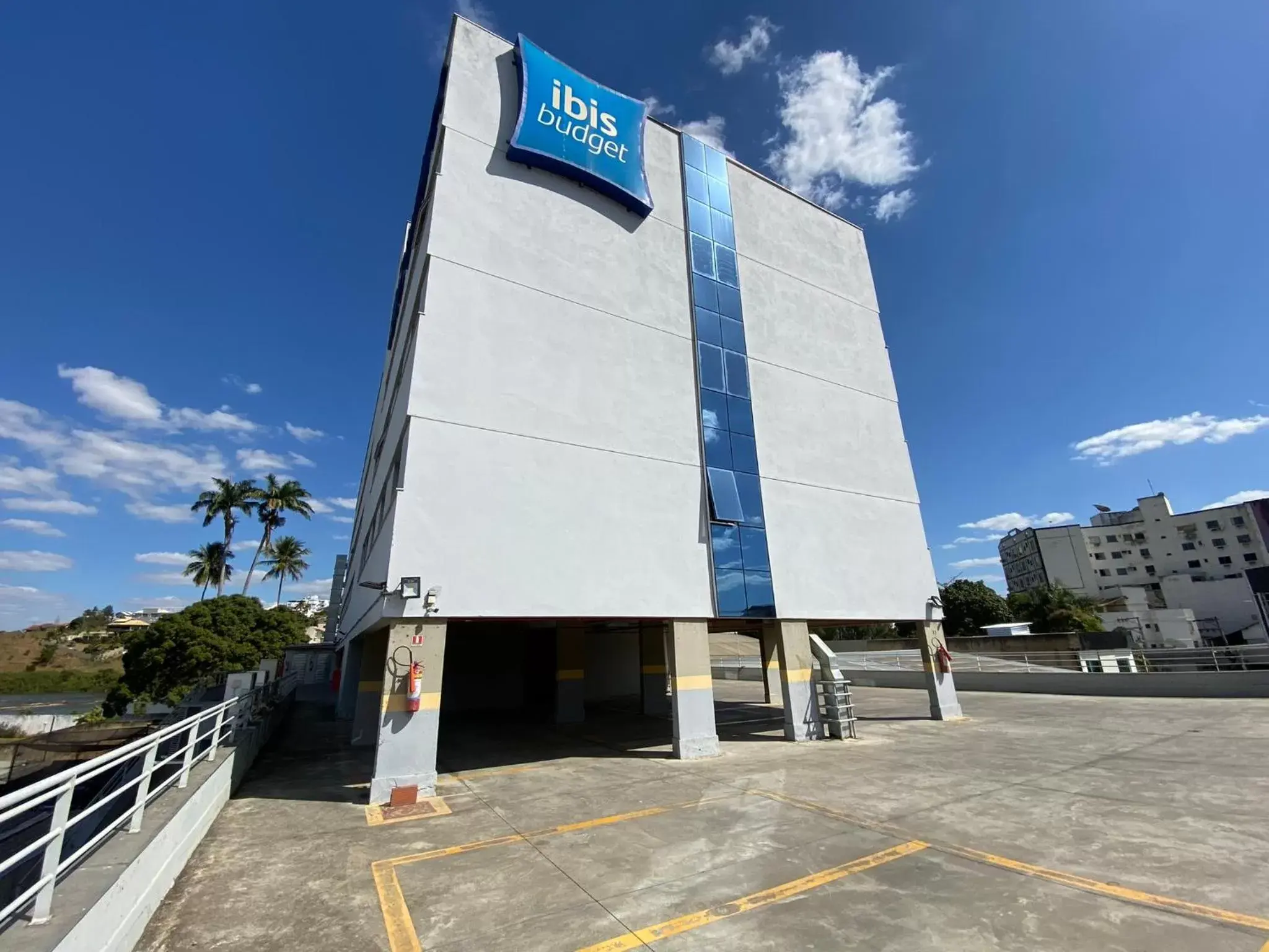 Facade/entrance, Property Building in ibis budget Itaperuna