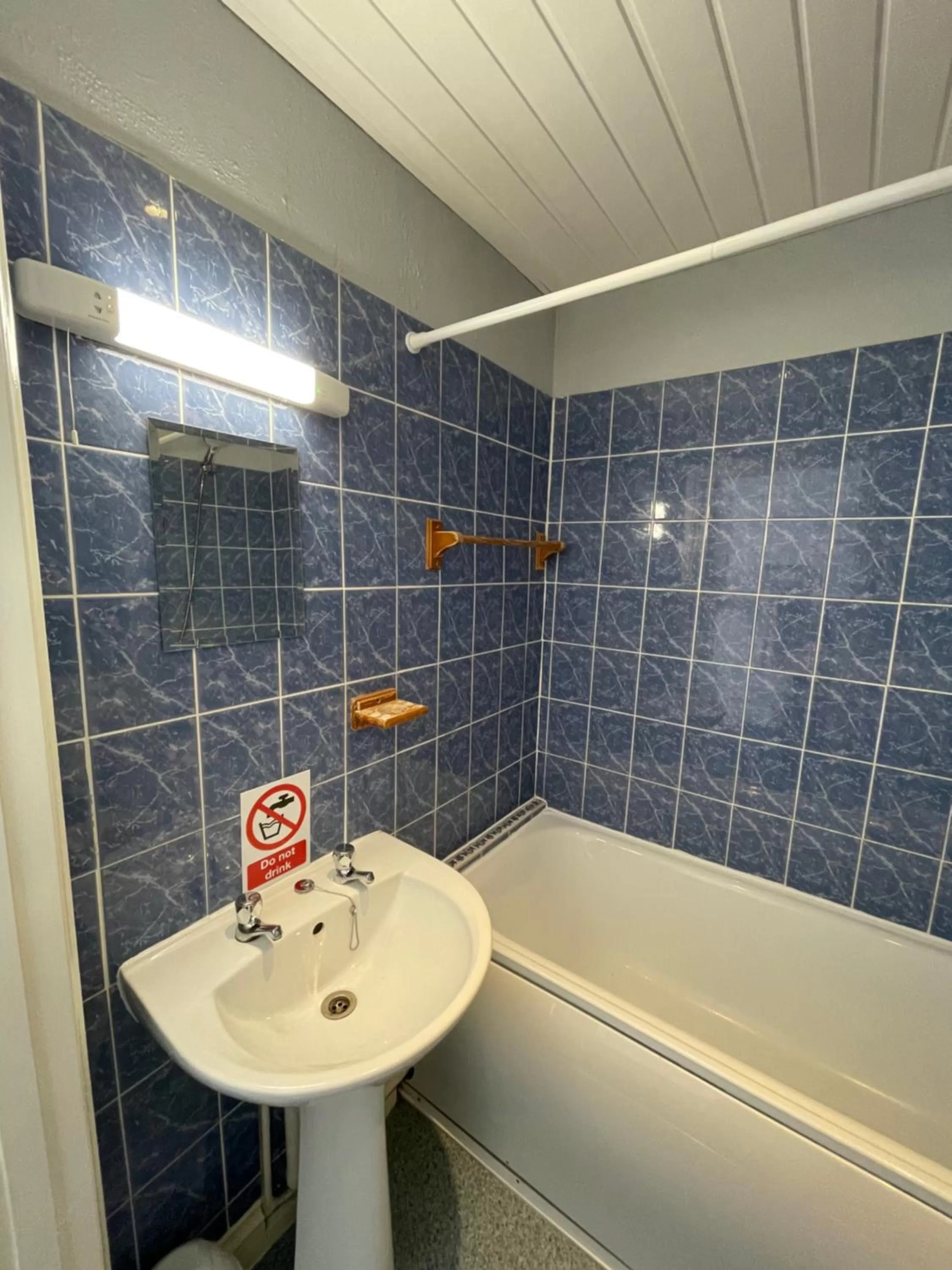 Shower, Bathroom in The Silver How