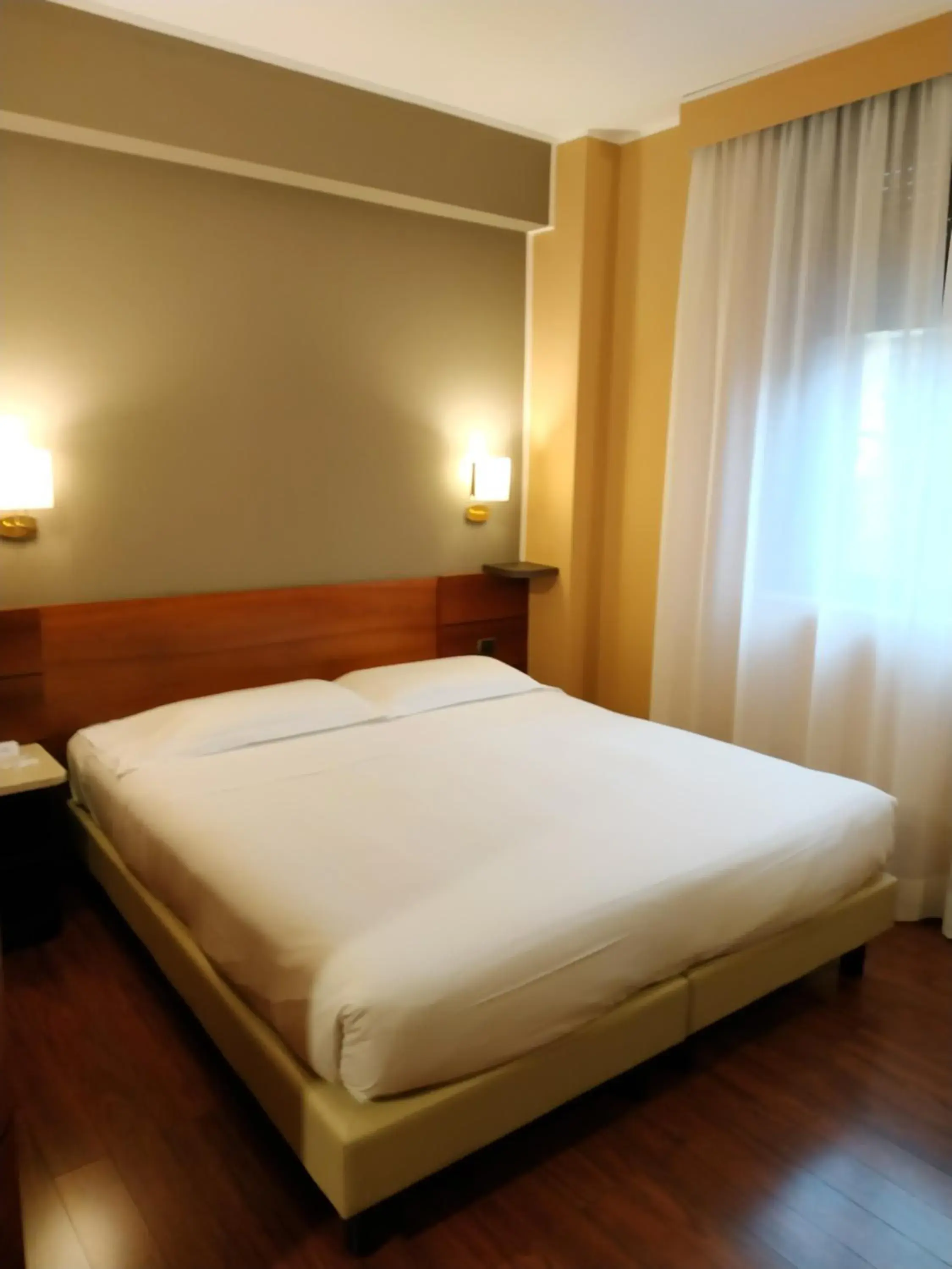 Bed in Hotel Mirage, Sure Hotel Collection by Best Western
