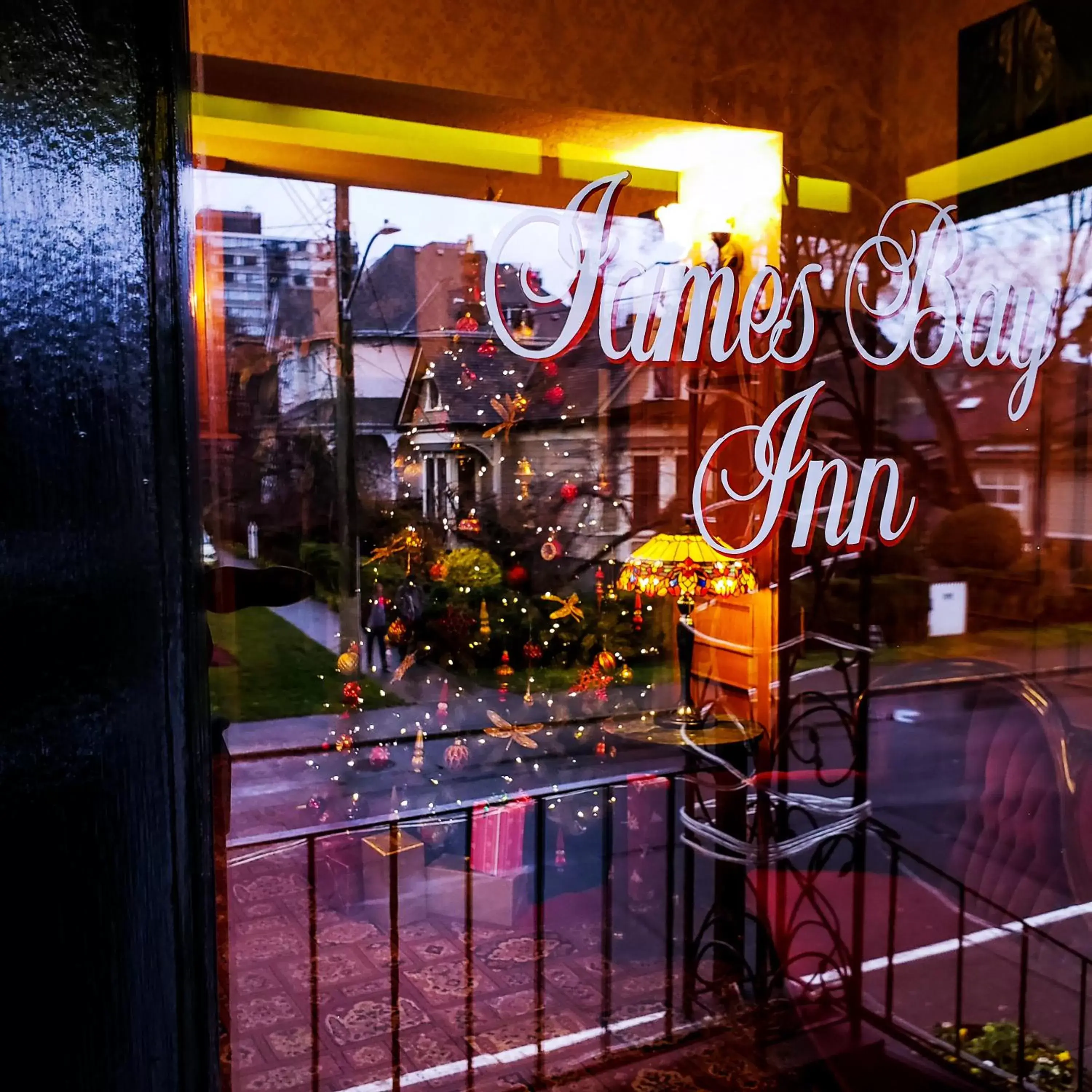 Facade/entrance in James Bay Inn Hotel, Suites & Cottage