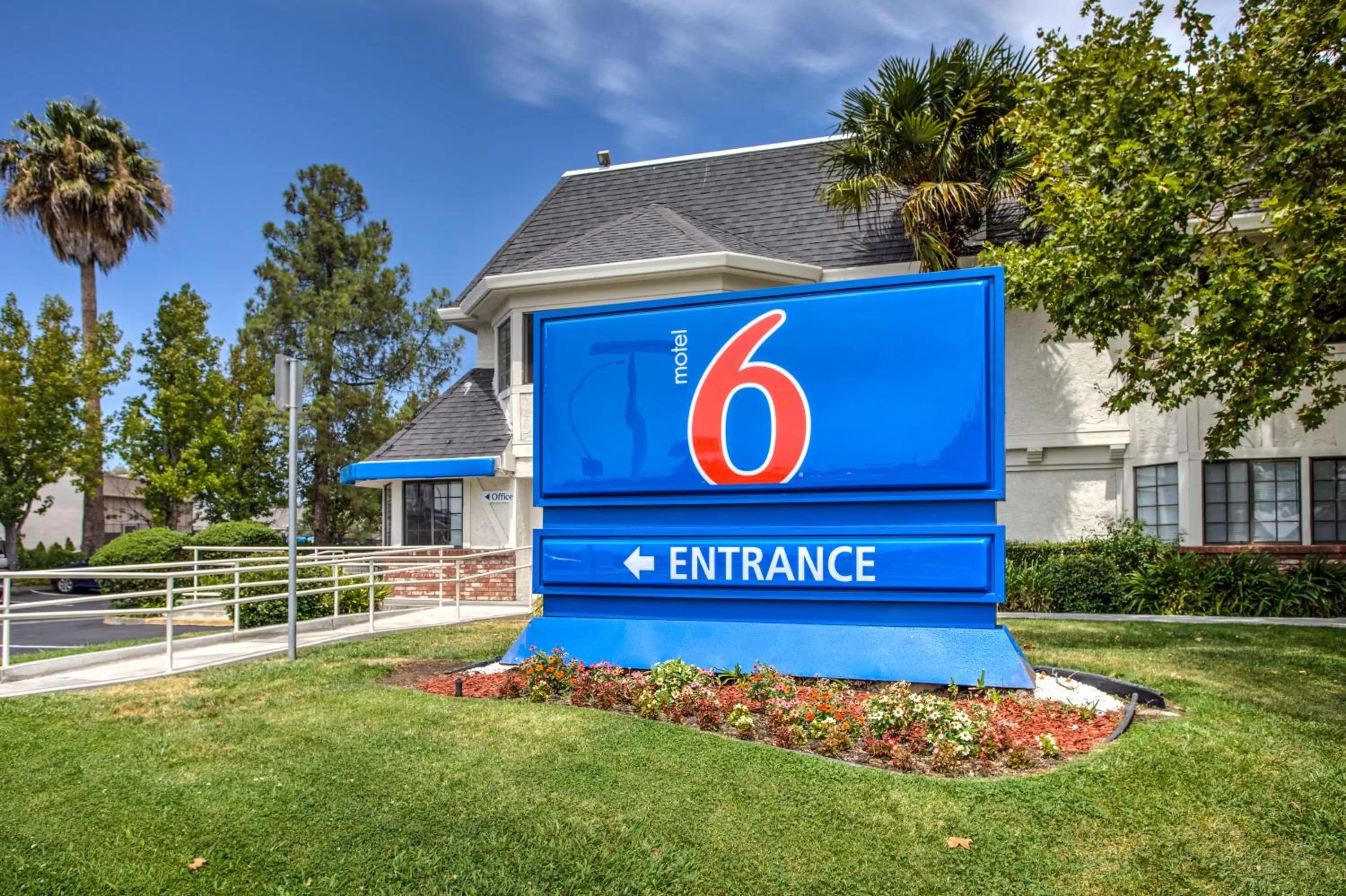Facade/entrance in Motel 6-Fairfield, CA - North