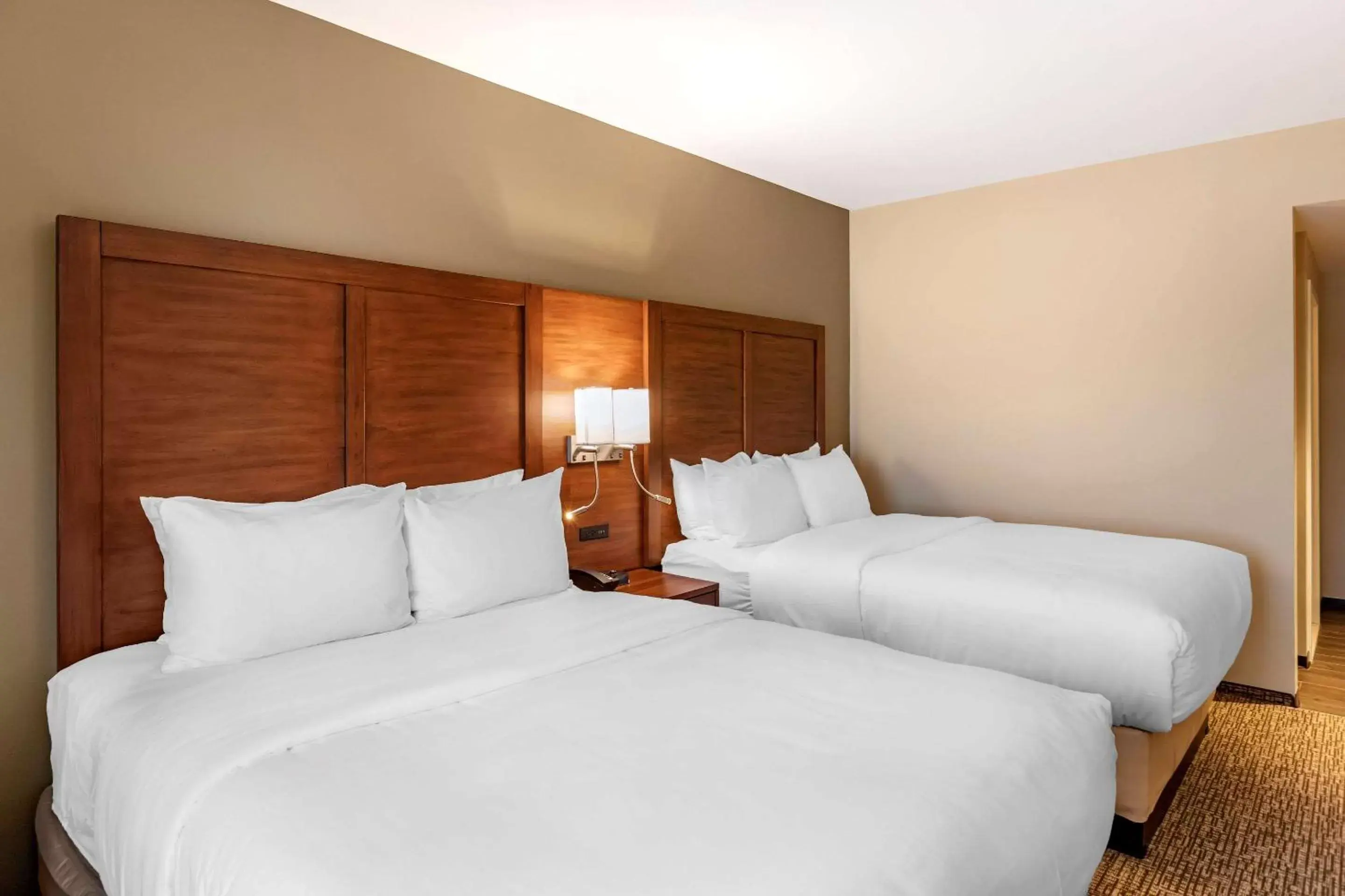 Photo of the whole room, Bed in Comfort Inn & Suites