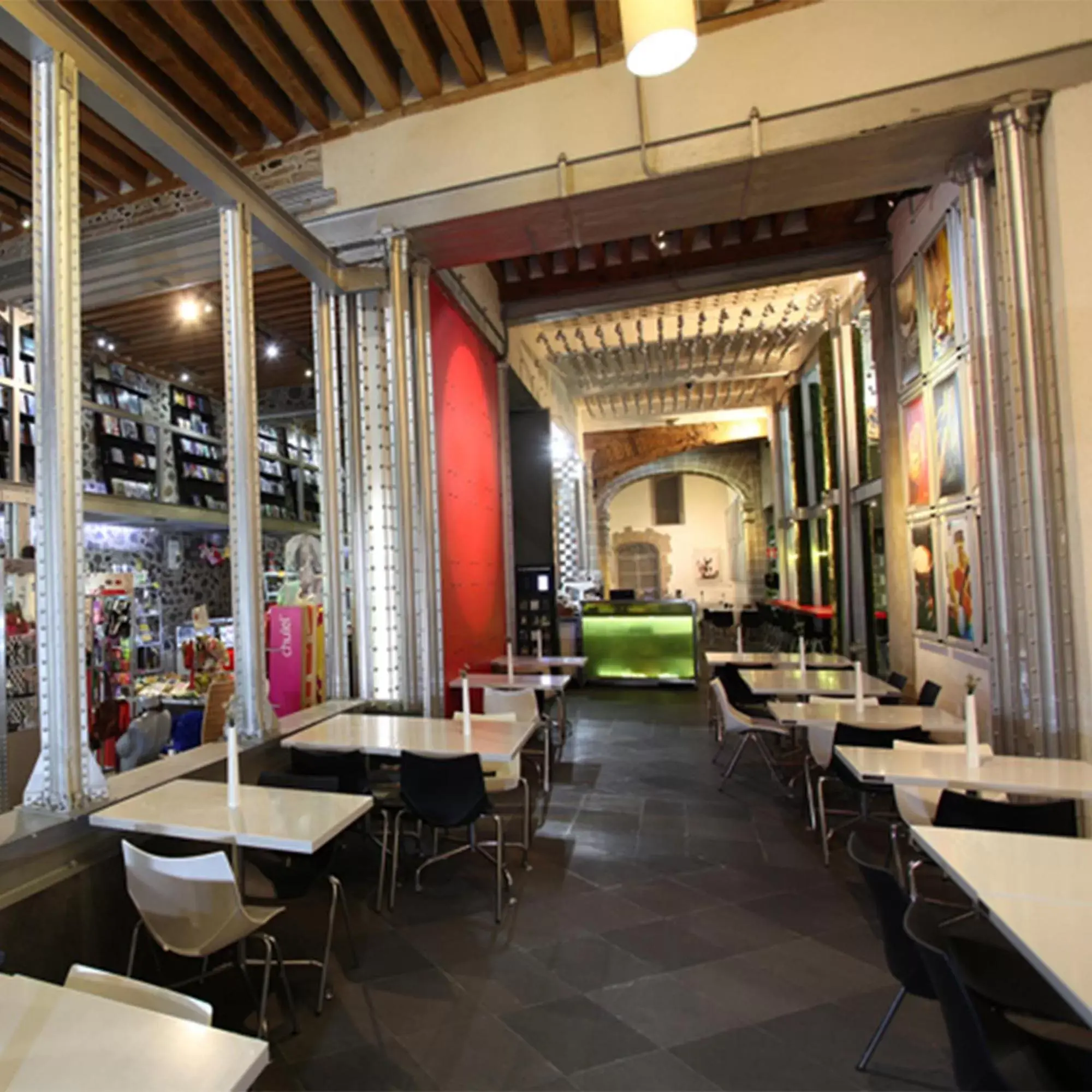 Restaurant/Places to Eat in Mumedi Design Hotel