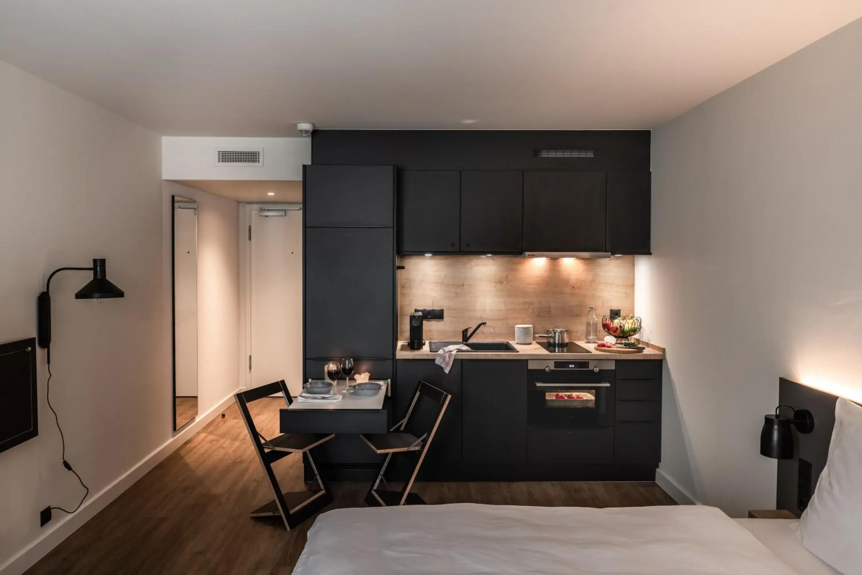 Coffee/tea facilities, Kitchen/Kitchenette in pentahotel Wiesbaden