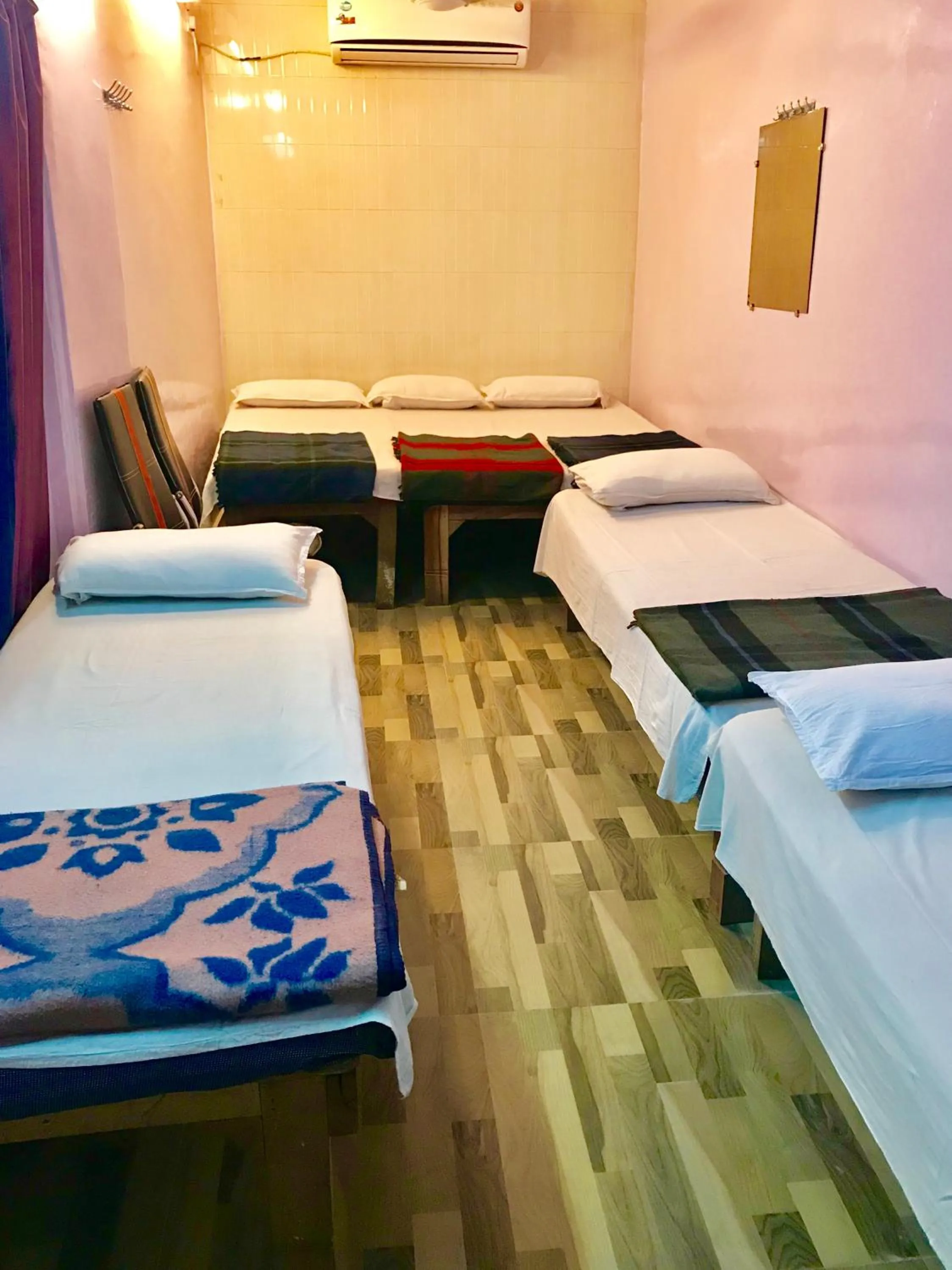 Family, Bed in Golden Lodge