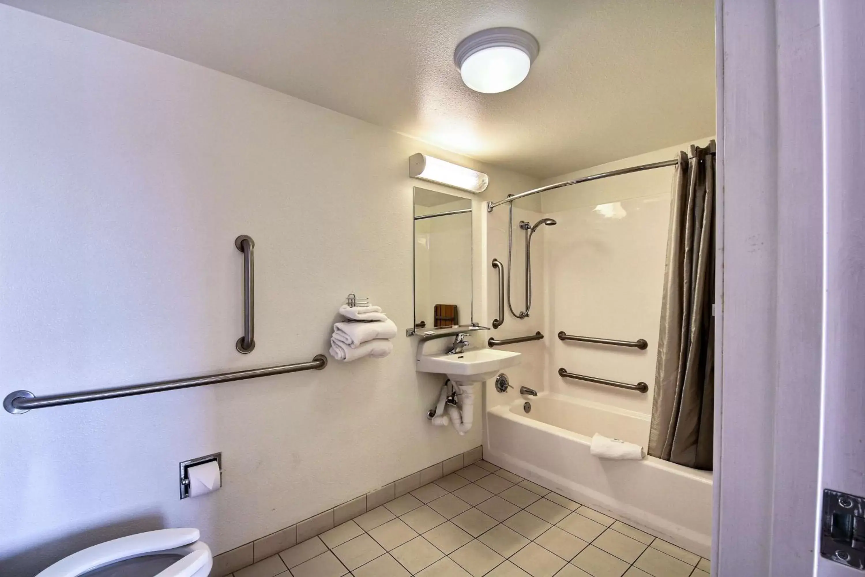 Shower, Bathroom in Motel 6-Laredo, TX - South