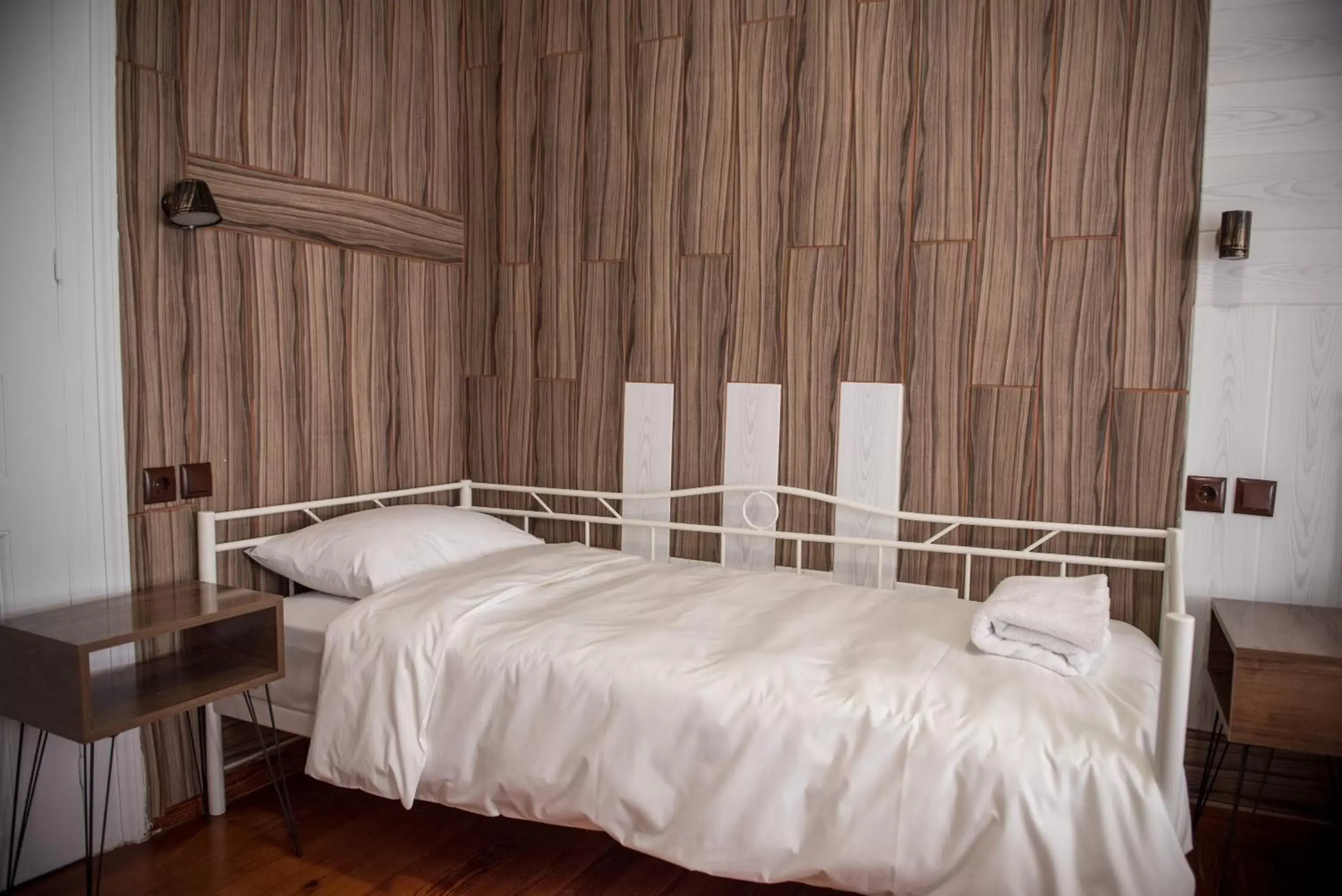 Bed in 1920s Rooms